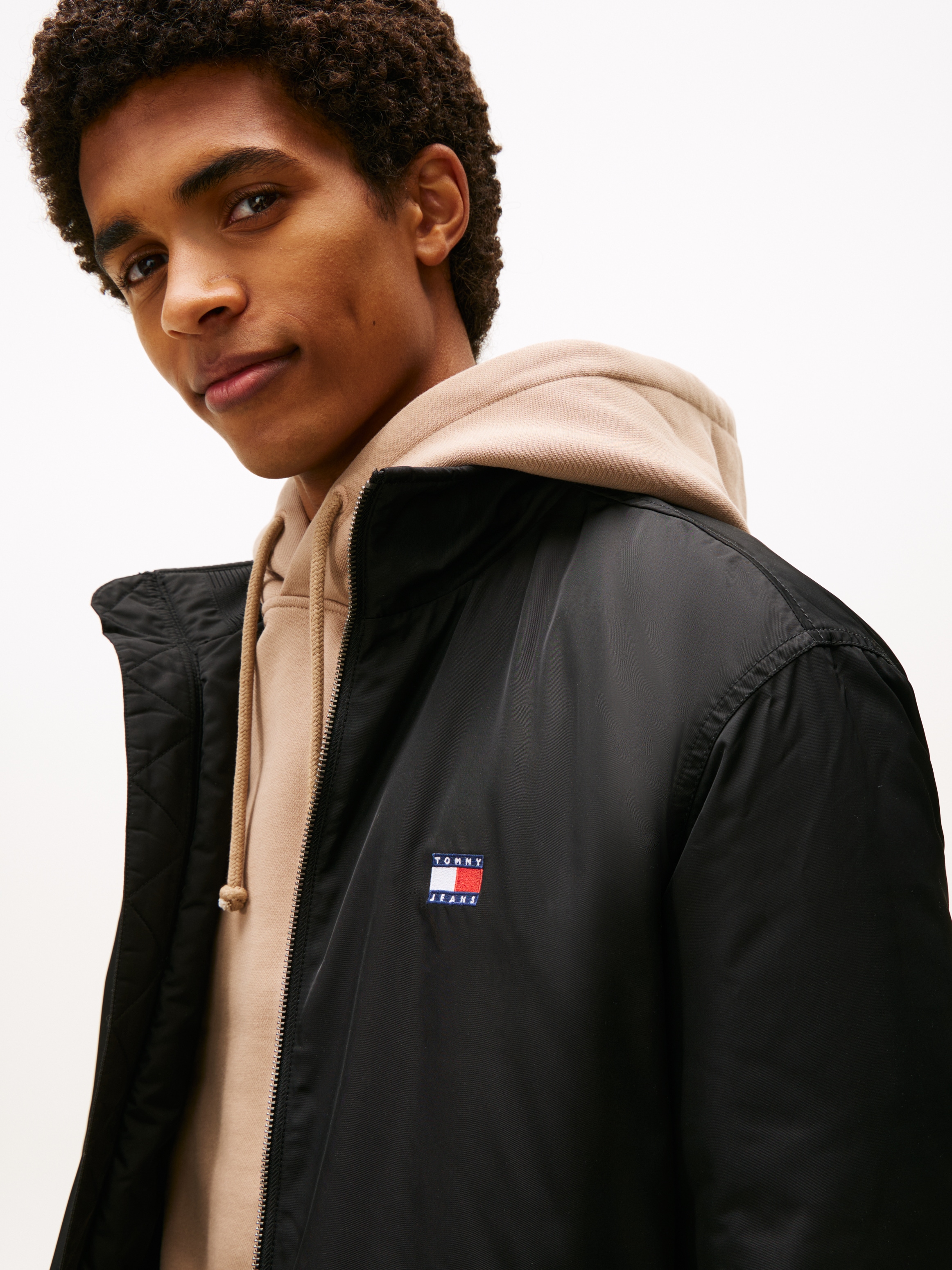 Tommy Jeans Blouson »TJM ESSENTIAL PADDED JACKET EXT« Freizeitjacke, Übergangsjacke glänzend, Stretchbündchen, Stehkragen