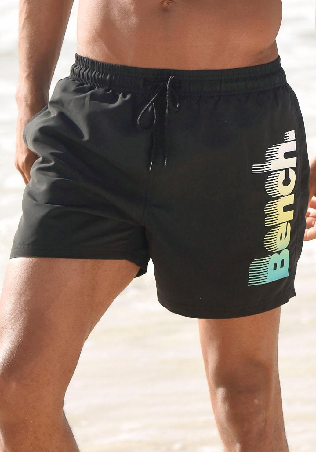 Bench. Badeshorts, mit grossem Logo-Aufdruck