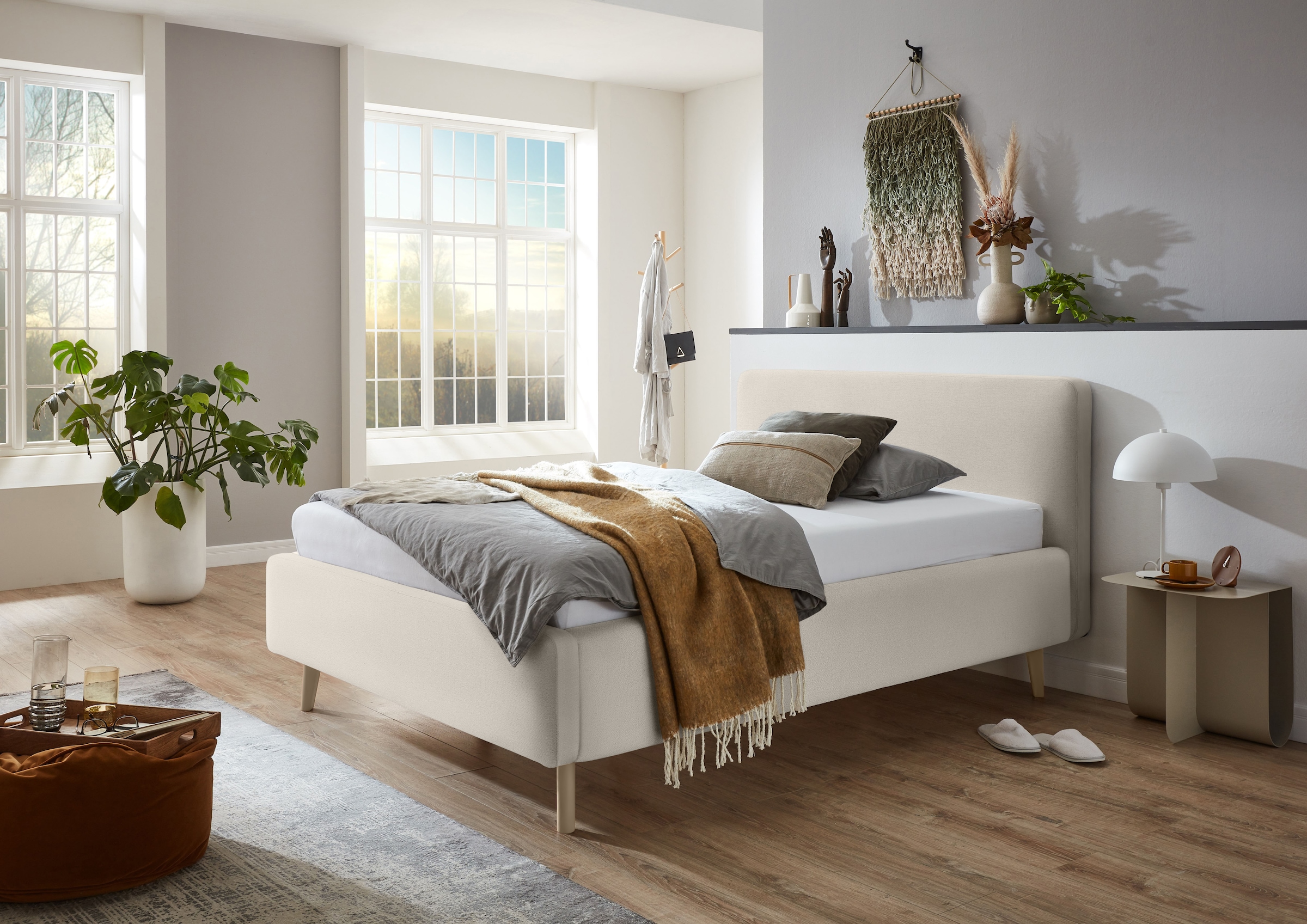 meise.möbel Lit rembourré »MATTIS mit sandfarbenem Fuss, wahlweise mit Bettkasten« disponible en différentes largeurs, couleurs et qualités de revêtement