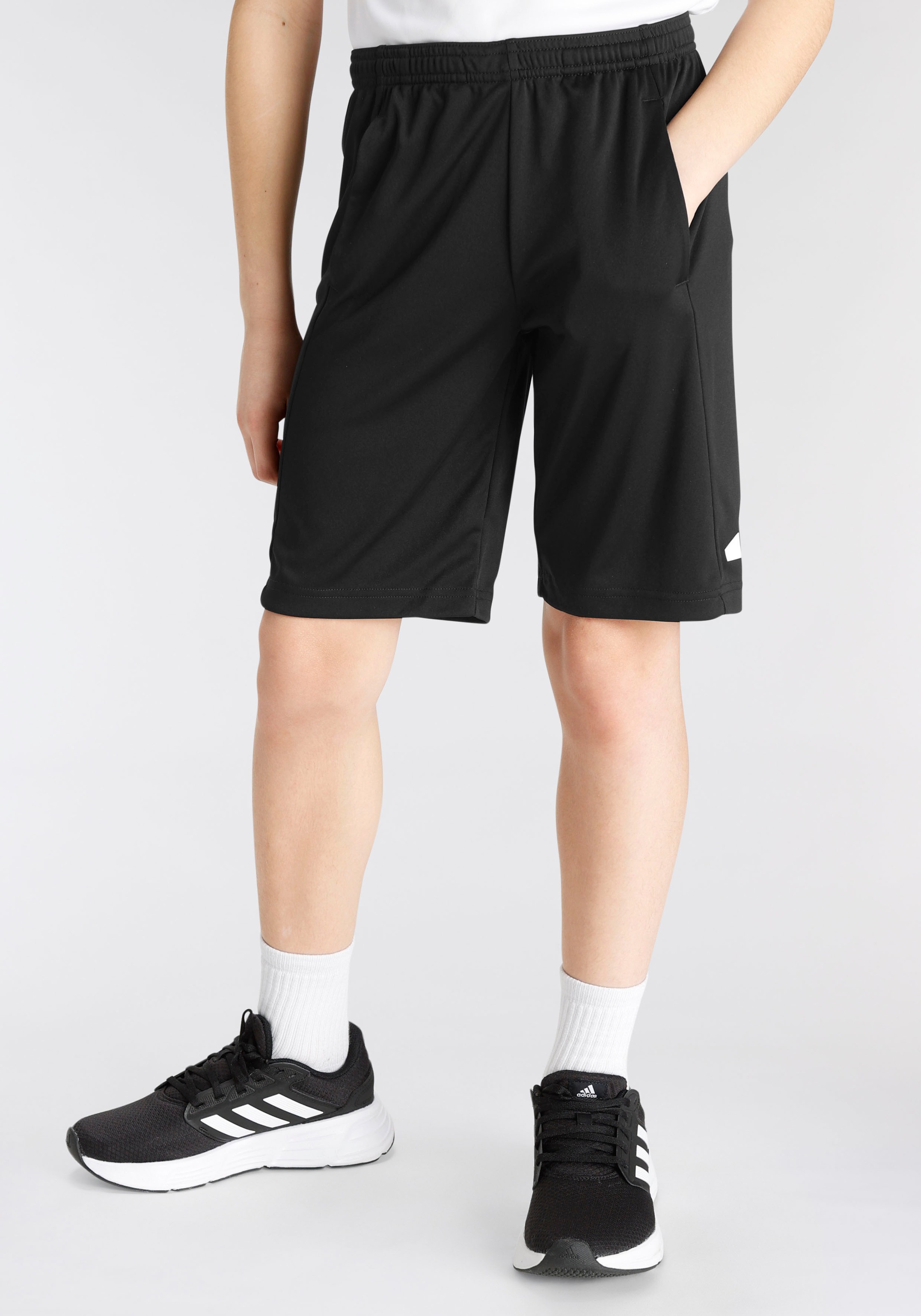 Shorts »TRAIN ESSENTIALS AEROREADY LOGO REGULAR-FIT«, (1 tlg.)