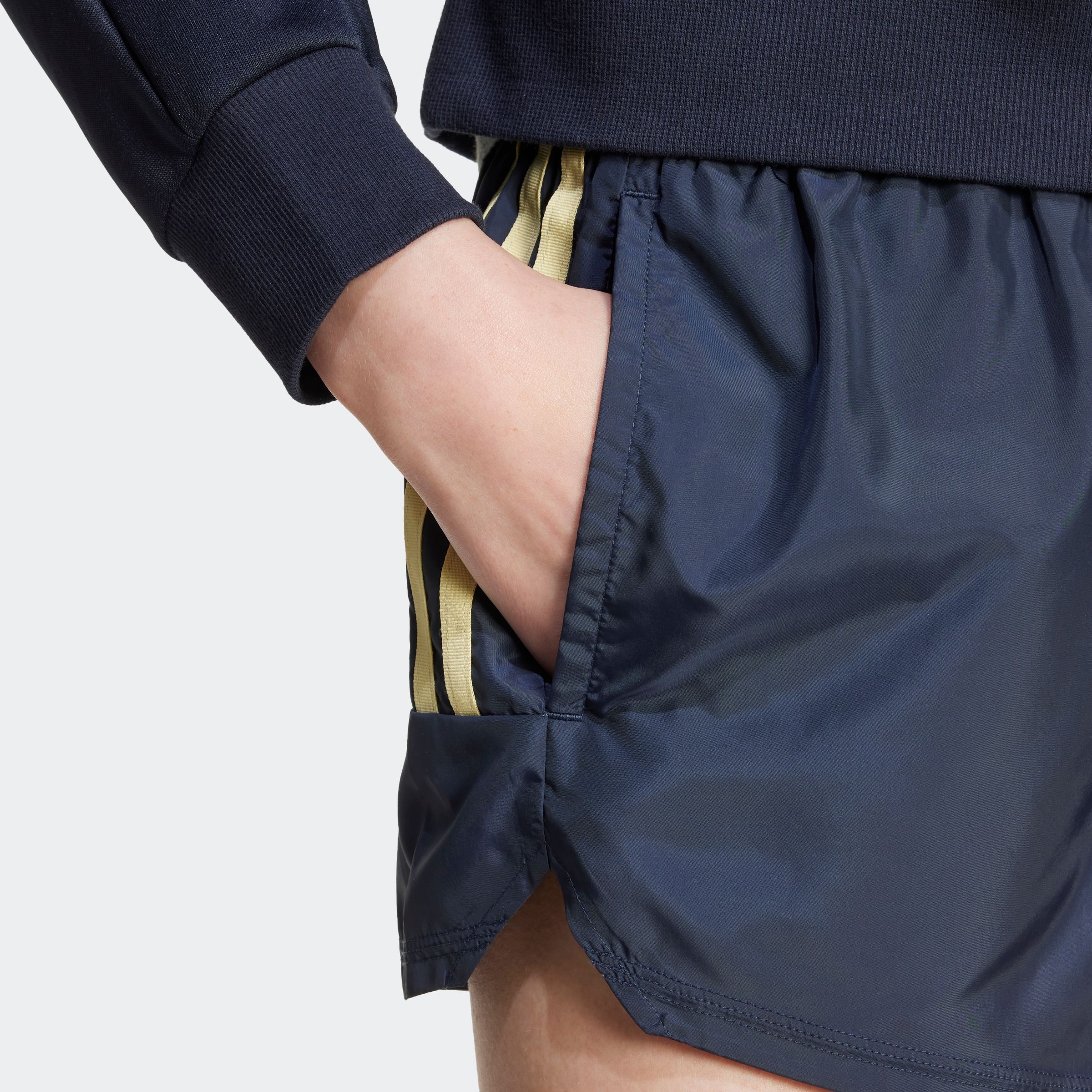 adidas Sportswear Shorts »W TIRO Q3 WV SH«, (1 tlg.)