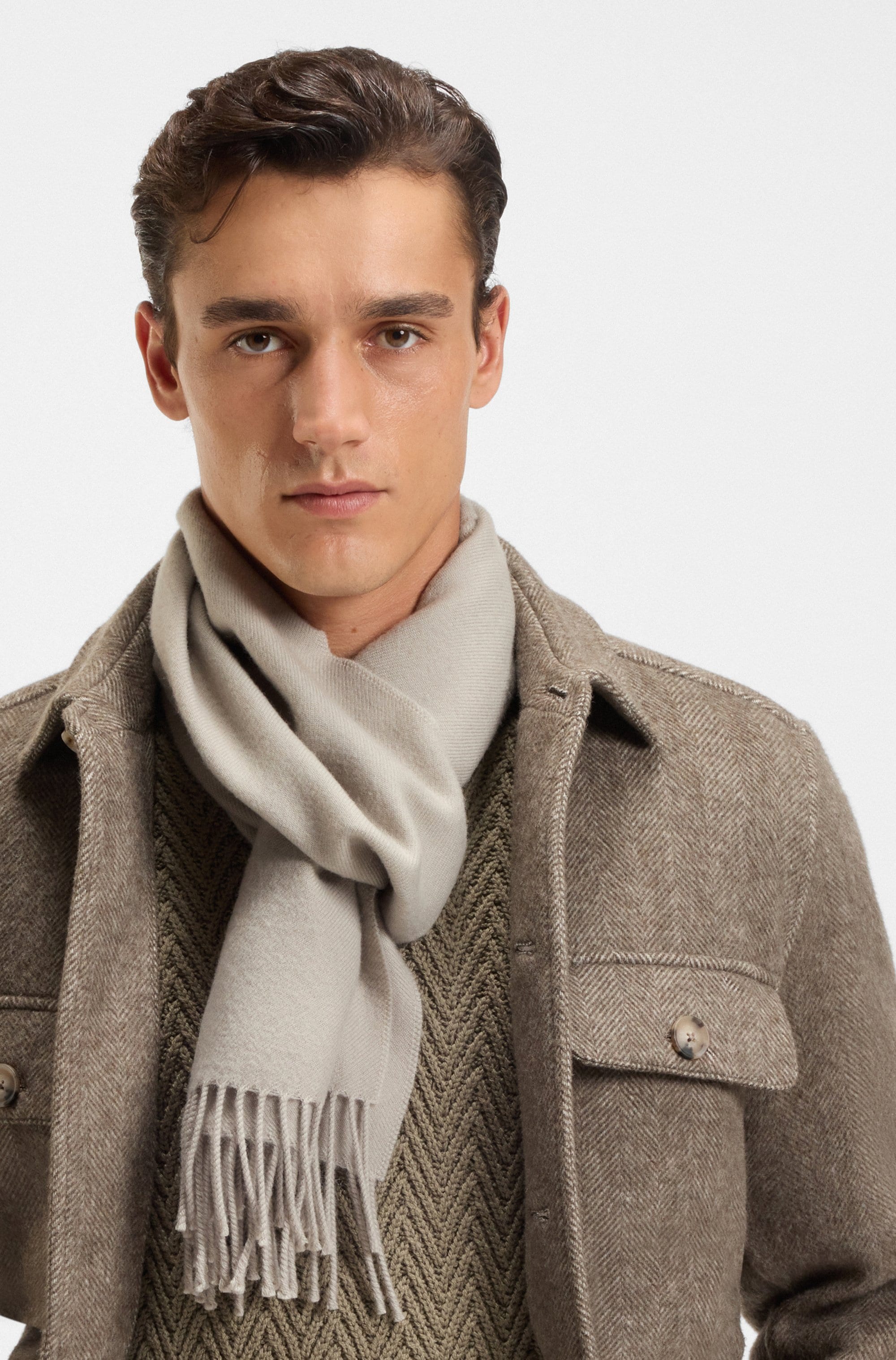 BOSS Wollschal »Naster 35*180«, mit gedrehten Fransen 100% Wolle Lederlabel Premium Quality