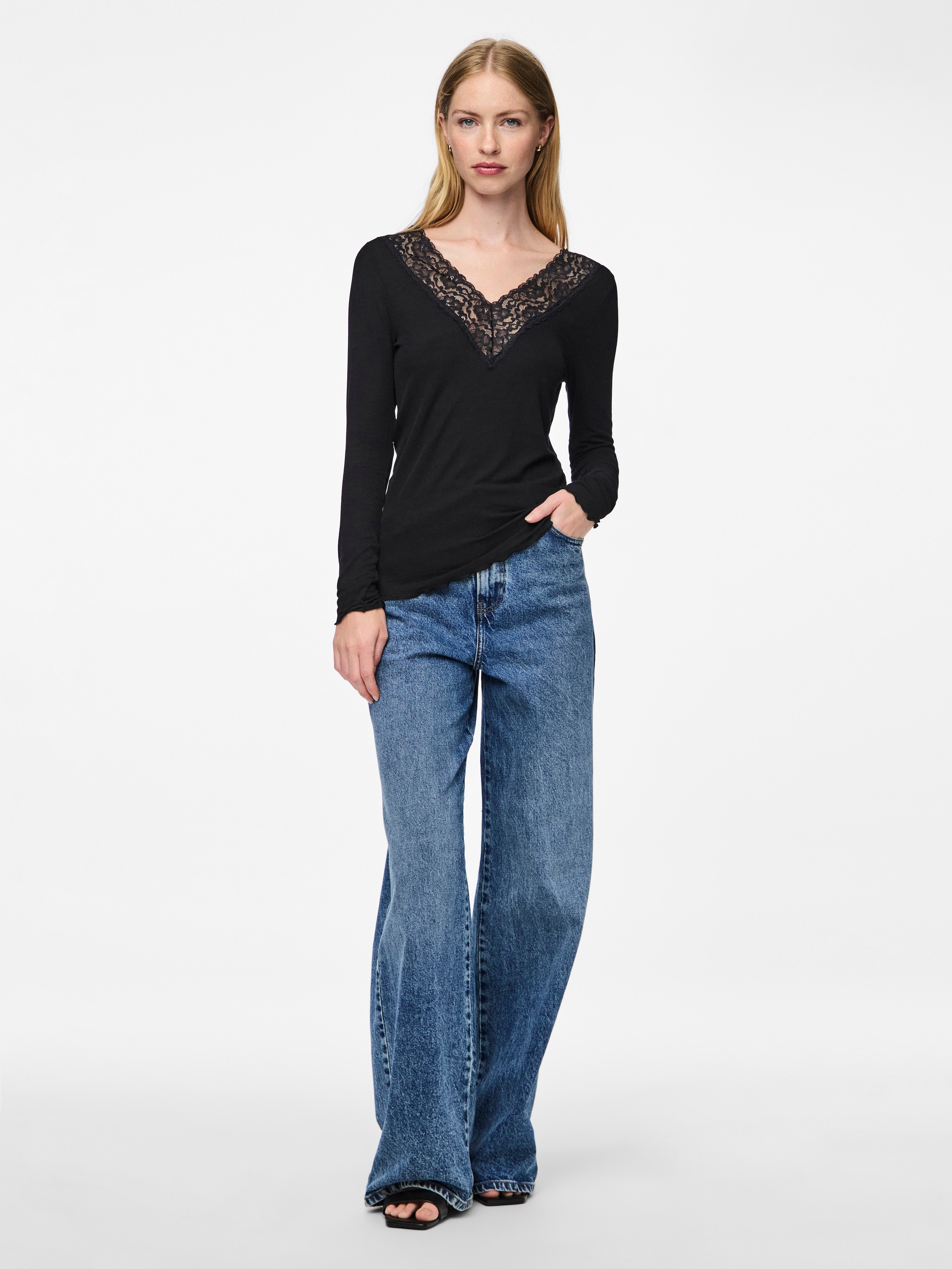 pieces T-shirt à manches longues »PCSIRI LS TOP NOOS« mit Spitzenkante am Ausschnitt