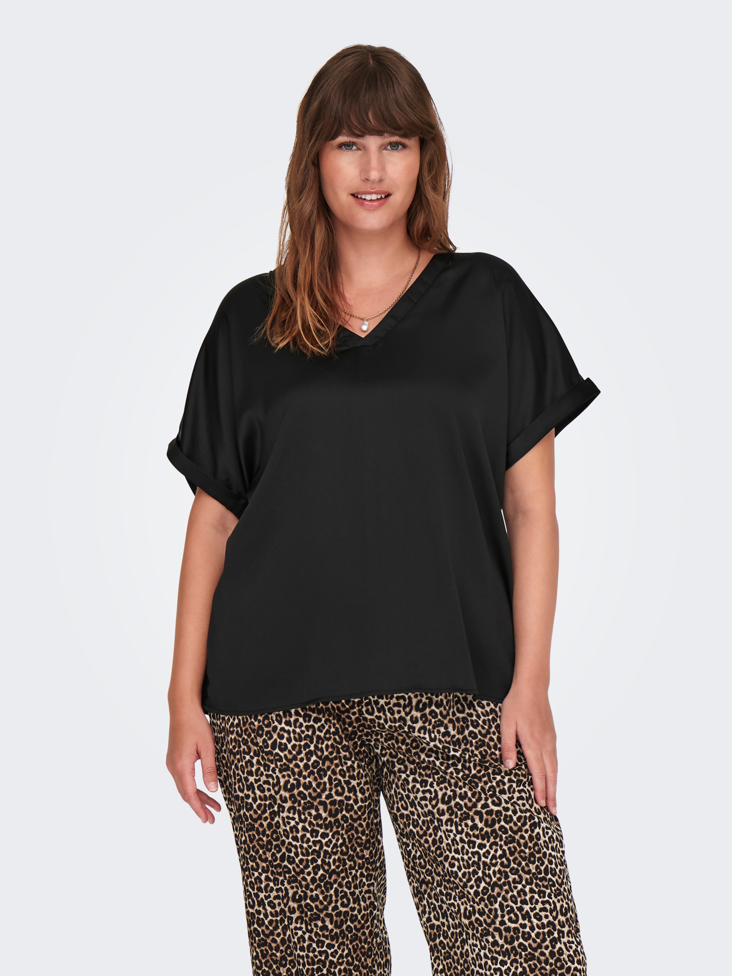 ONLY CARMAKOMA Kurzarmshirt »CARBRYNJA LIFE S/S IN-ONE TOP WVN«, in glänzender Optik