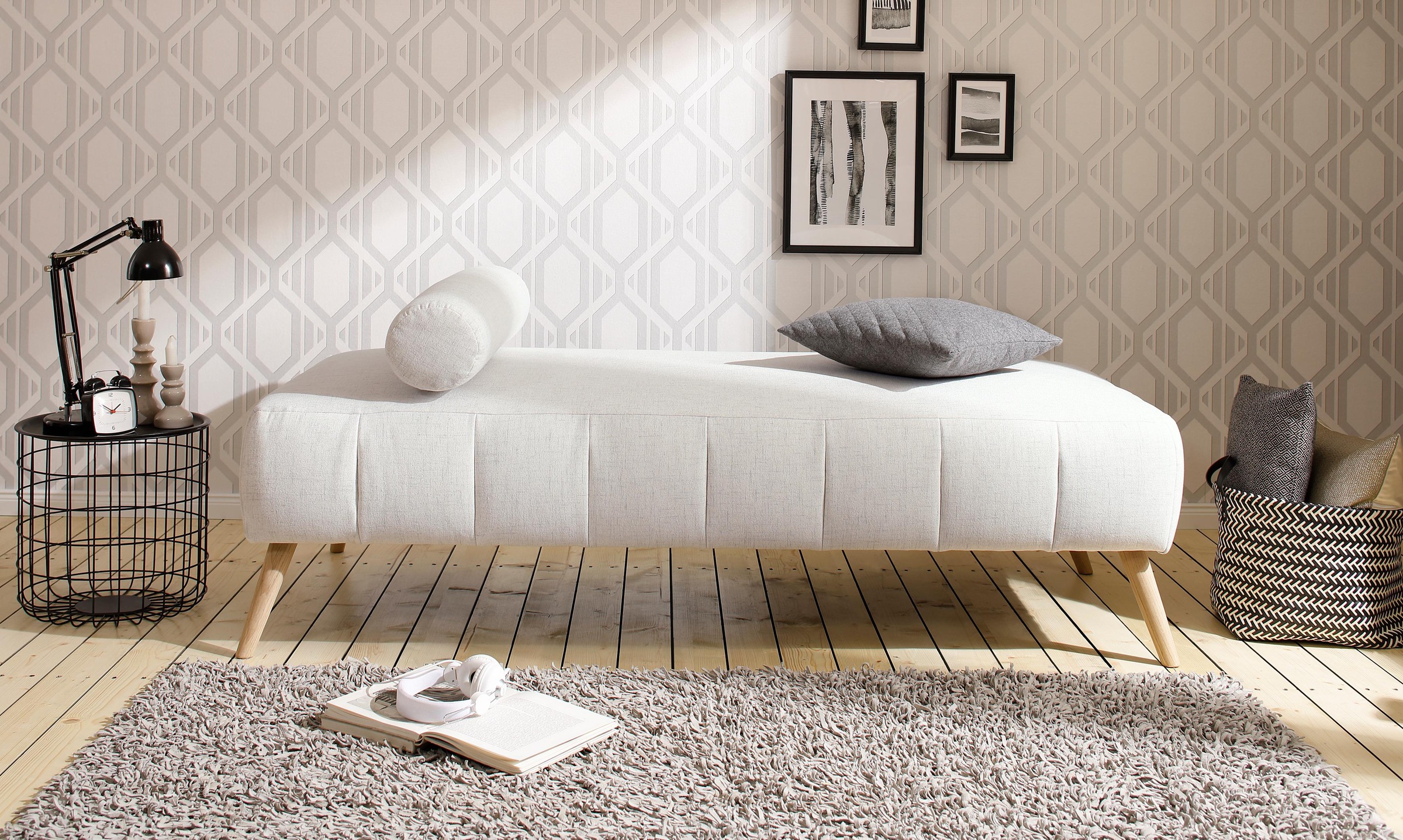 Image of GOODproduct Daybett "Lucy" mit losem Rollenkissen