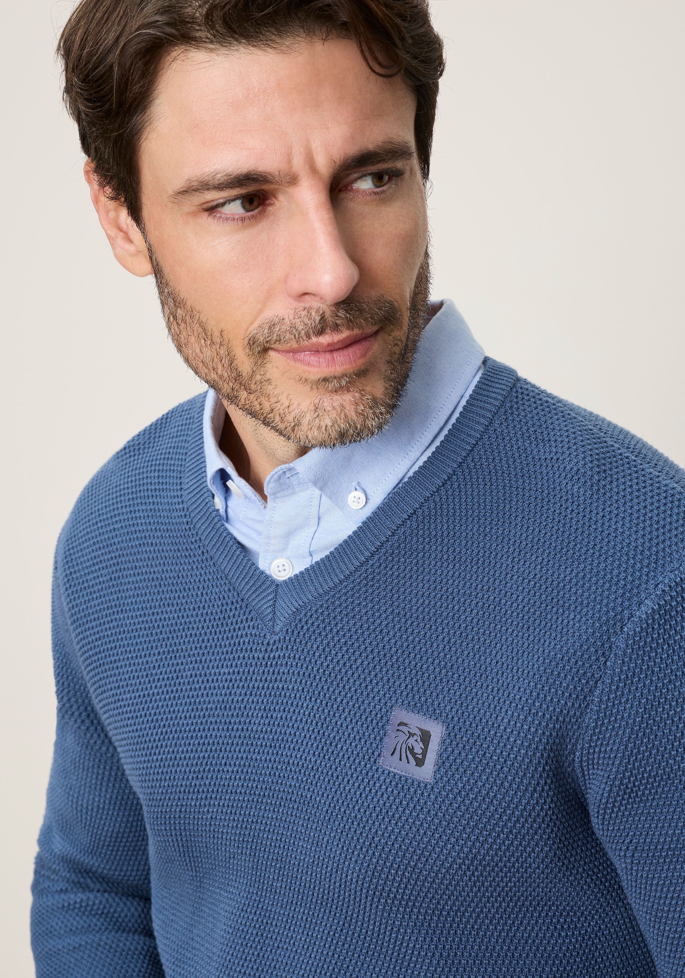 Man's World V-Ausschnitt-Pullover »Neue Kollektion! Highlight Strickstruktur« Strickmaterial, Rippbündchen am Ausschnitt, Regular Fit Passform