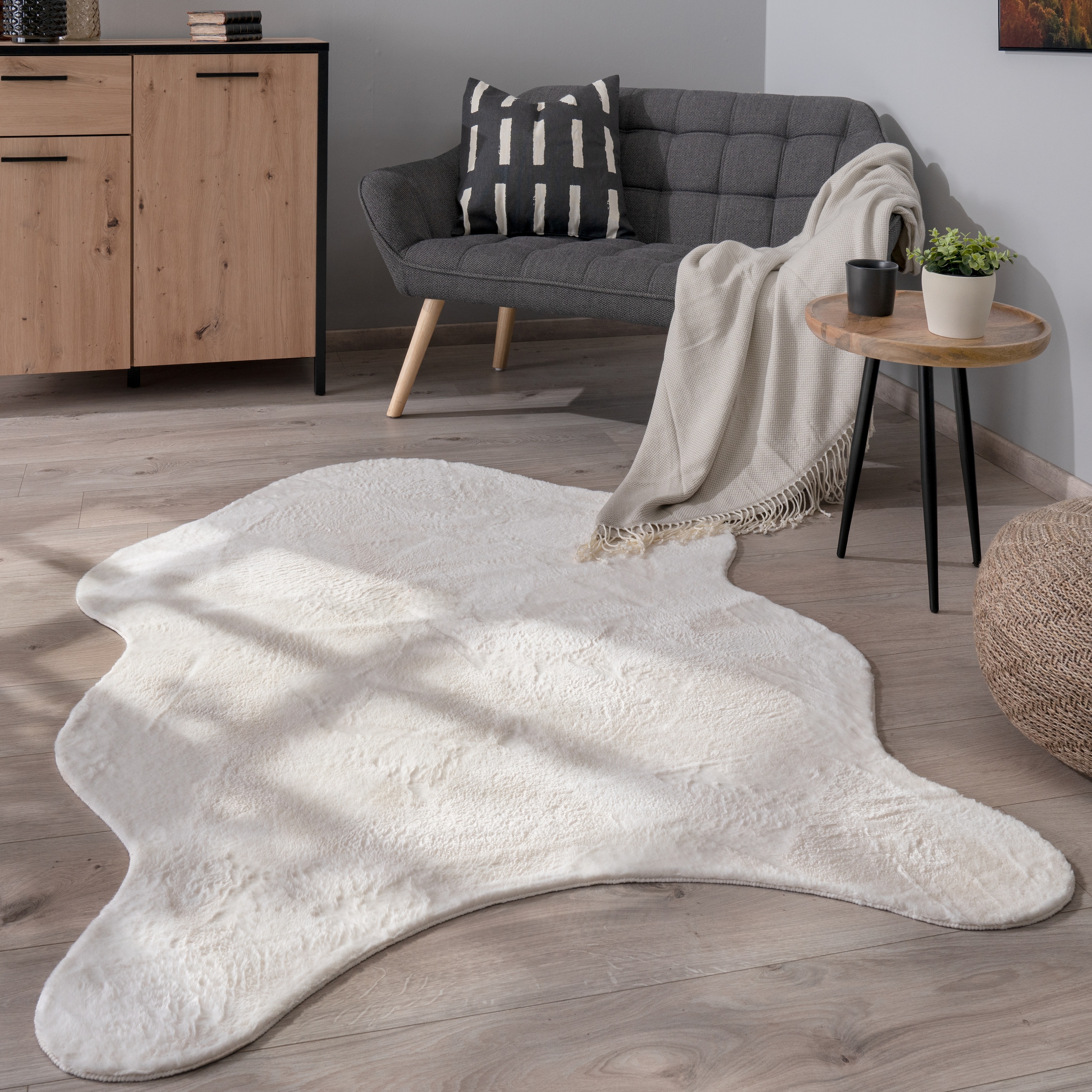 Paco Home Fellteppich »Pelt 640«, fellförmig, 16 mm Höhe, Kunstfell, Uni Farben, sehr weicher Flor