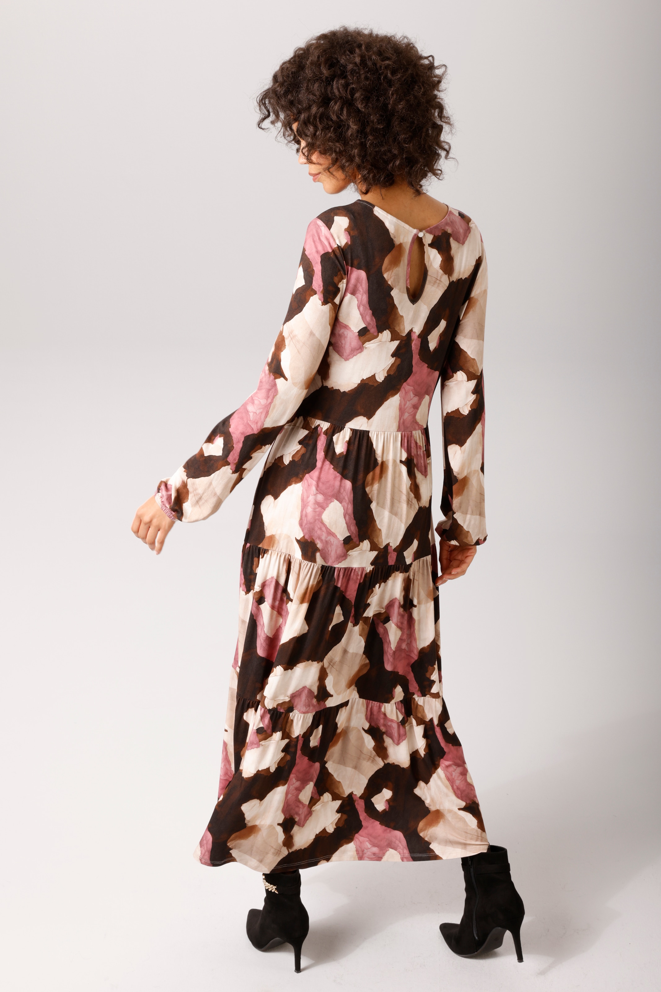 Aniston CASUAL Robe midi avec imprimé batik graphique - chaque pièce est unique - NOUVELLE COLLECTION
