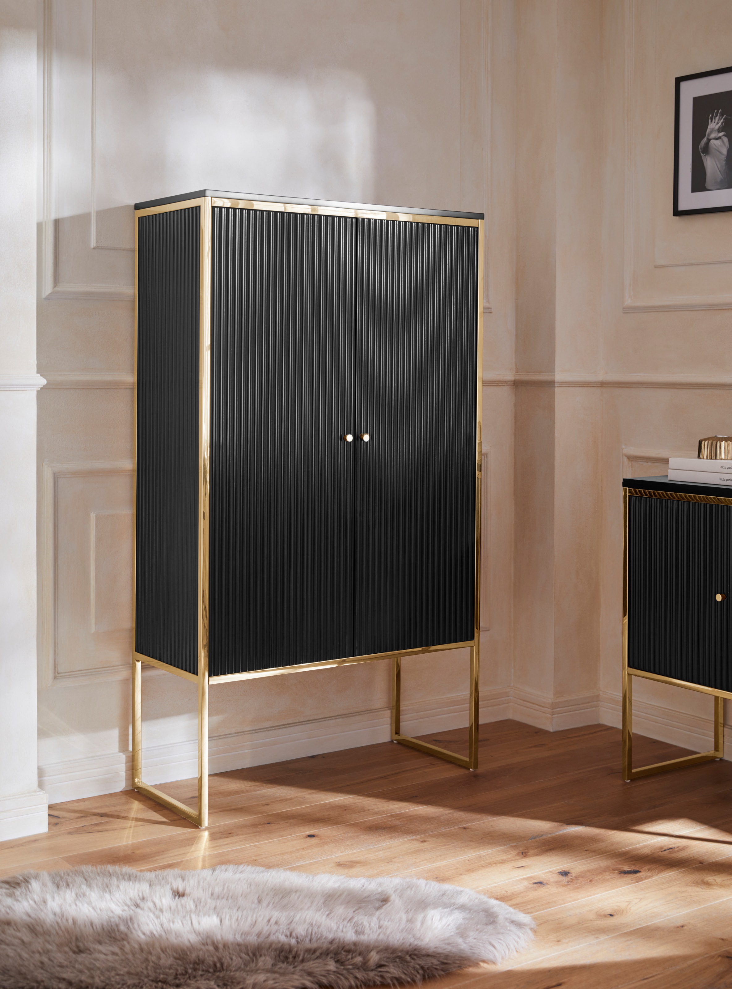 Image of Guido Maria Kretschmer Home&Living Highboard »Woodly«, modernes Design, mit goldfarbenen Absätzen, viel Stauraum bei Ackermann Versand Schweiz