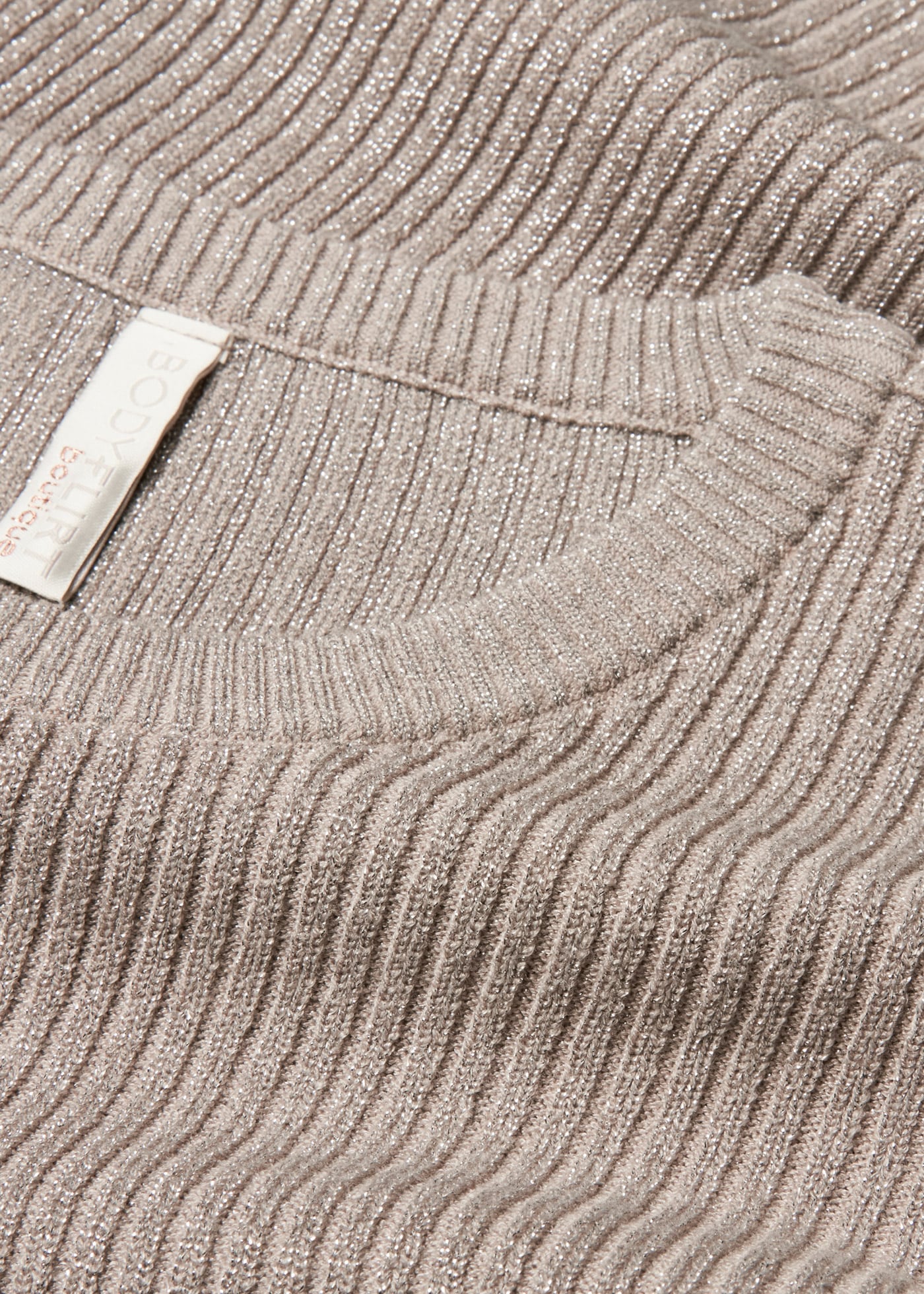 bonprix Pull en tricot aus Viskose, Polyester, Polyamid und metallisierten Fasern