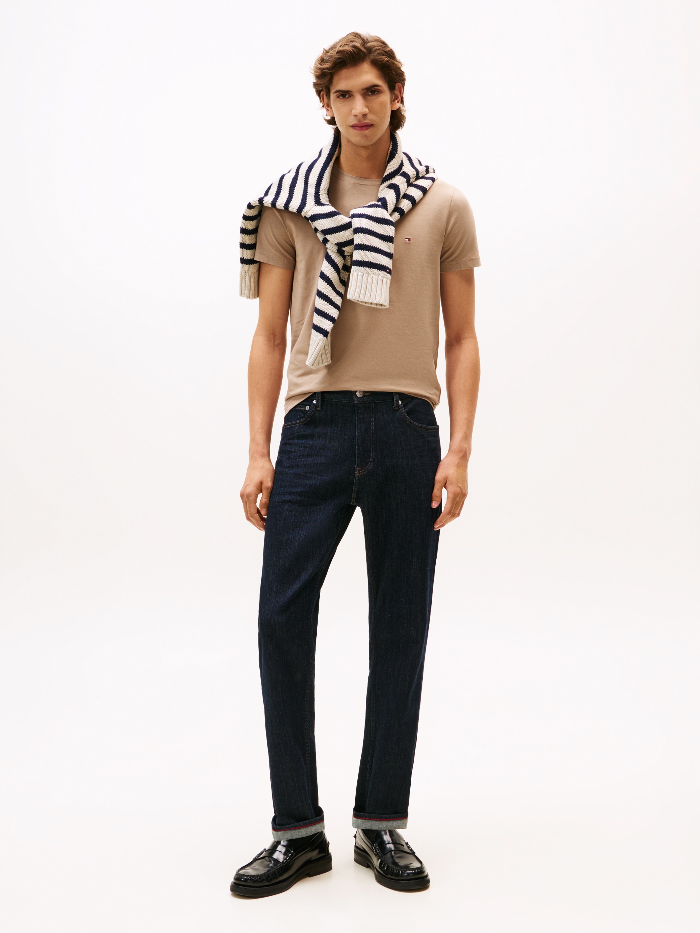 Tommy Hilfiger T-Shirt »STRETCH SLIM FIT TEE mit Rundhals und Logostickerei« unifarben, casual, slim fit, Baumwollmix, Rundhals