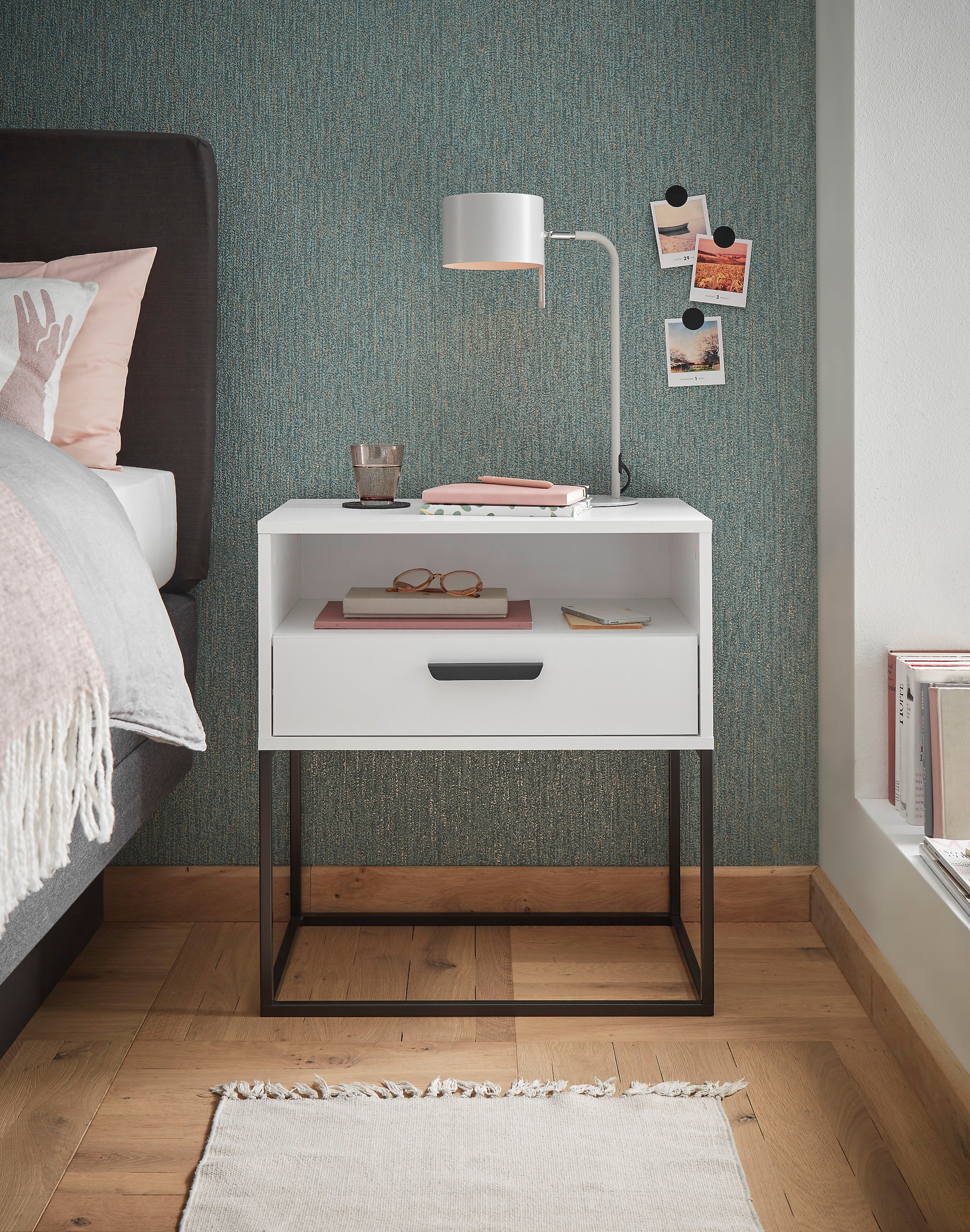 Schlafkontor Table de nuit »Cudro Nachttisch auf Fussgestell« mit einem offenen Fach für schnellen Zugriff