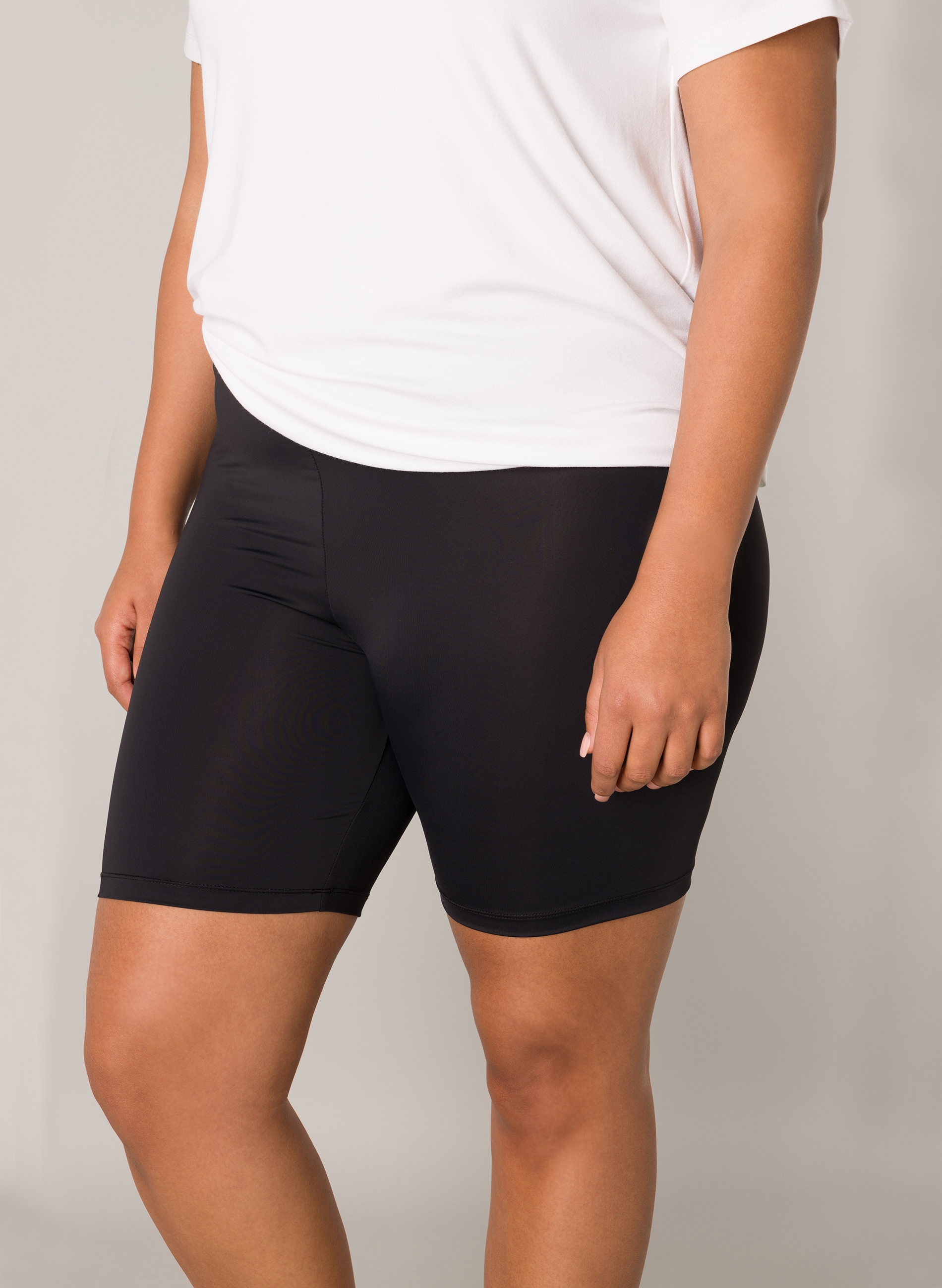 Image of Base Level Curvy Shorts Sommerhose mit Elasthan
