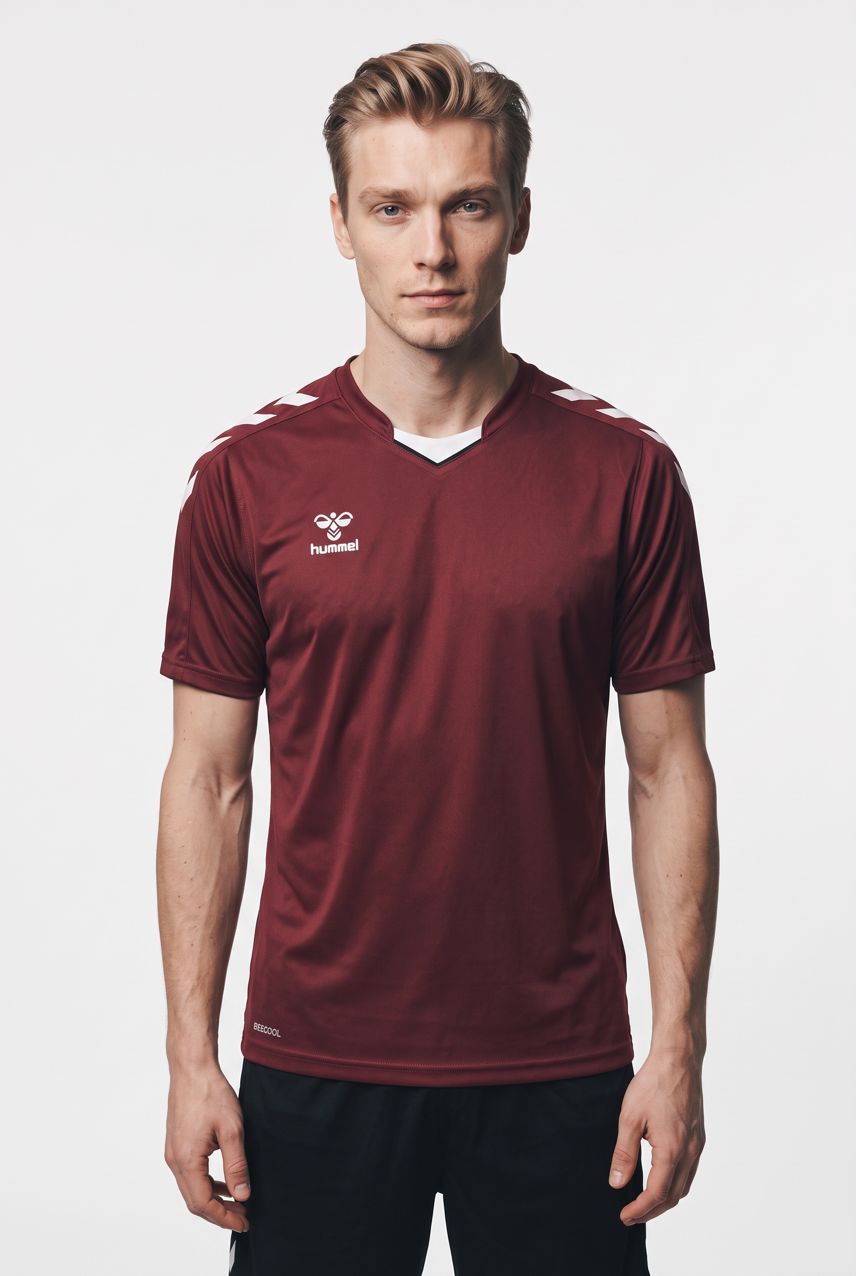 Image of hummel Trainingsshirt "HMLCORE XK POLY JERSEY S/S" Kurzarm-Design, mit Rundhalsausschnitt, schnell trocknend