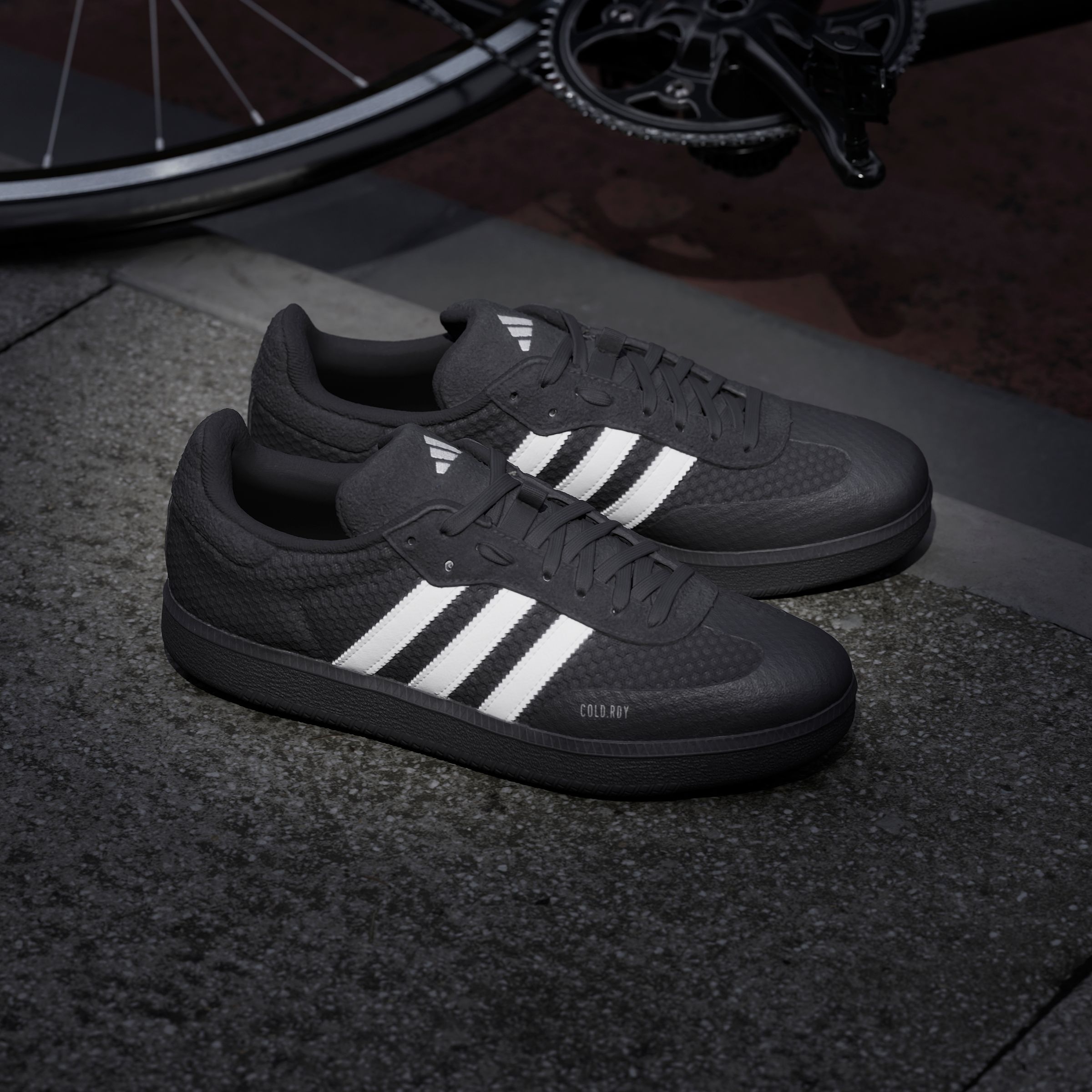 adidas Performance Fahrradschuh »VELOSAMBA COLD.RDY«, inspiriert vom Design des adidas samba