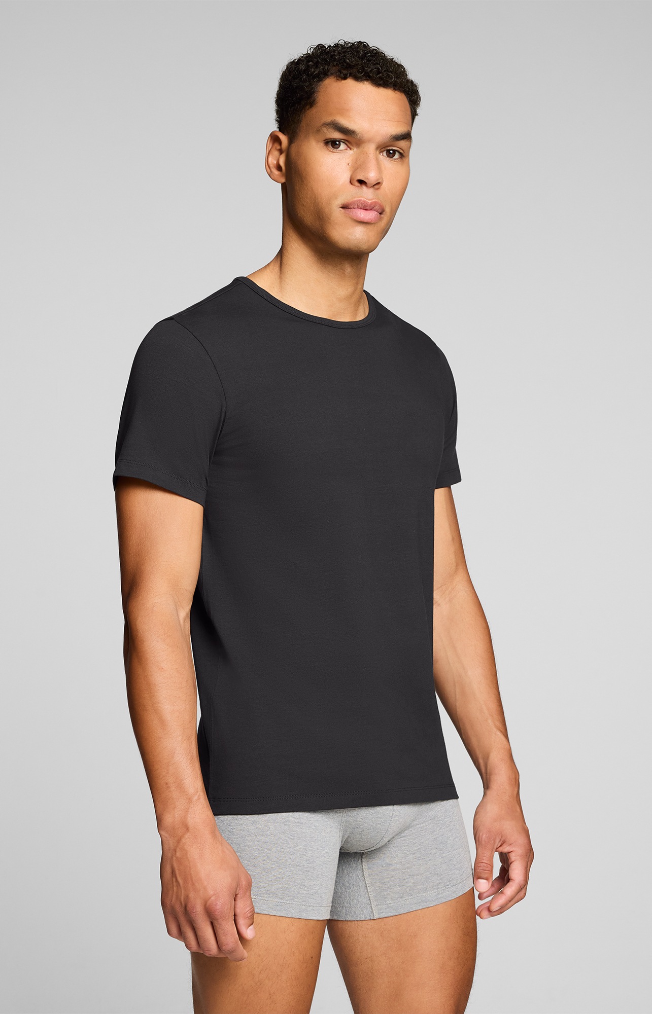 Levi's® T-Shirt »LEVIS MEN SOLID CREW« mit Rundhalsausschnitt