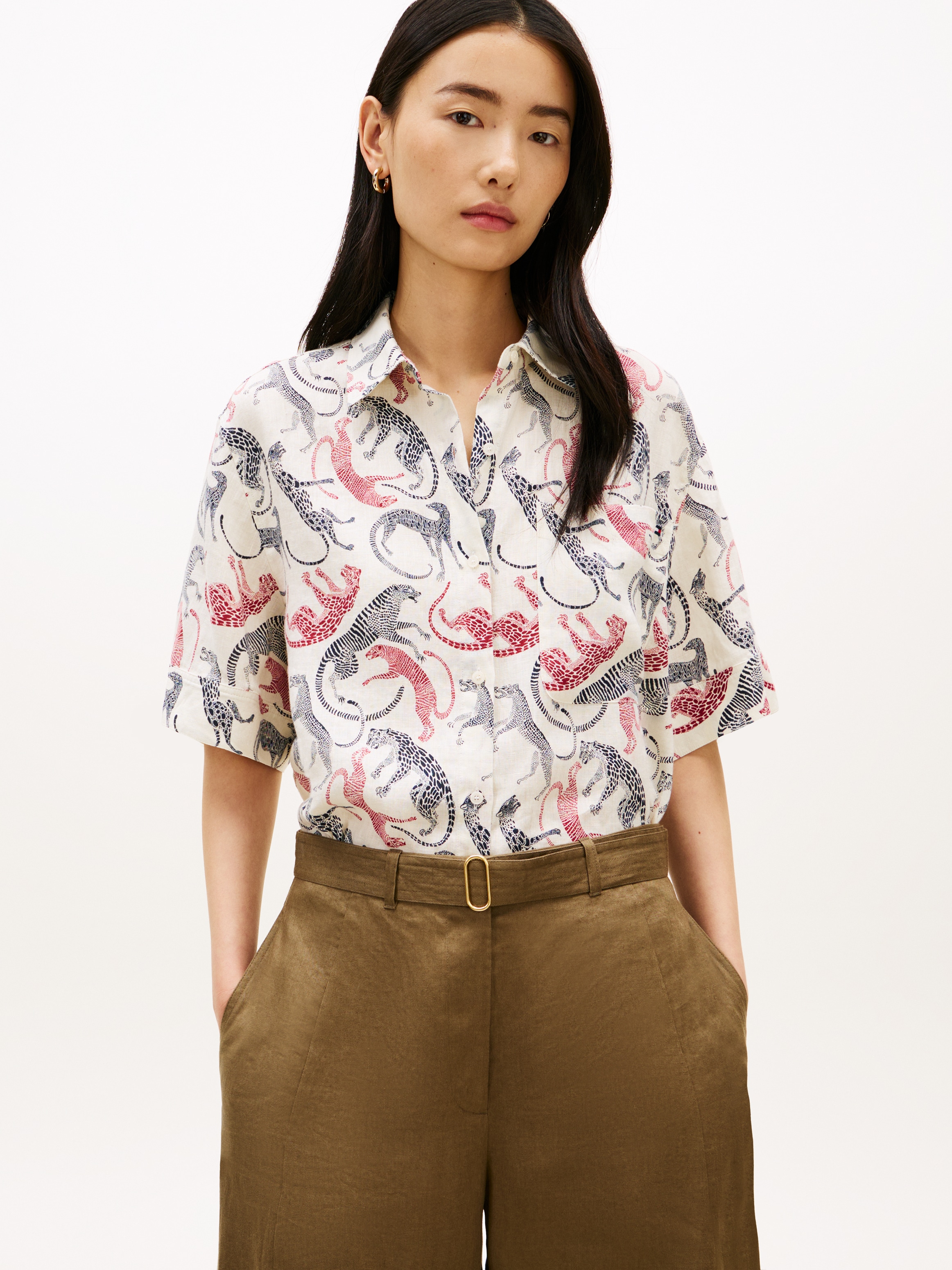 Tommy Hilfiger Kurzarmbluse »ESS LINEN SHORT SLEEVE SHIRT« mit aufgesetzter Brusttasche und Flag-Stickerei, reines Leinen