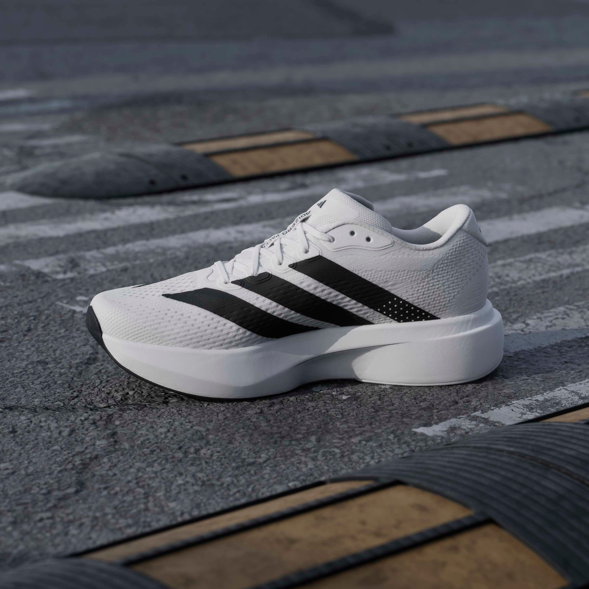 adidas Performance Chaussure de course »ADIZERO PACER«  inspiré par le design de l'adizero Evo SL