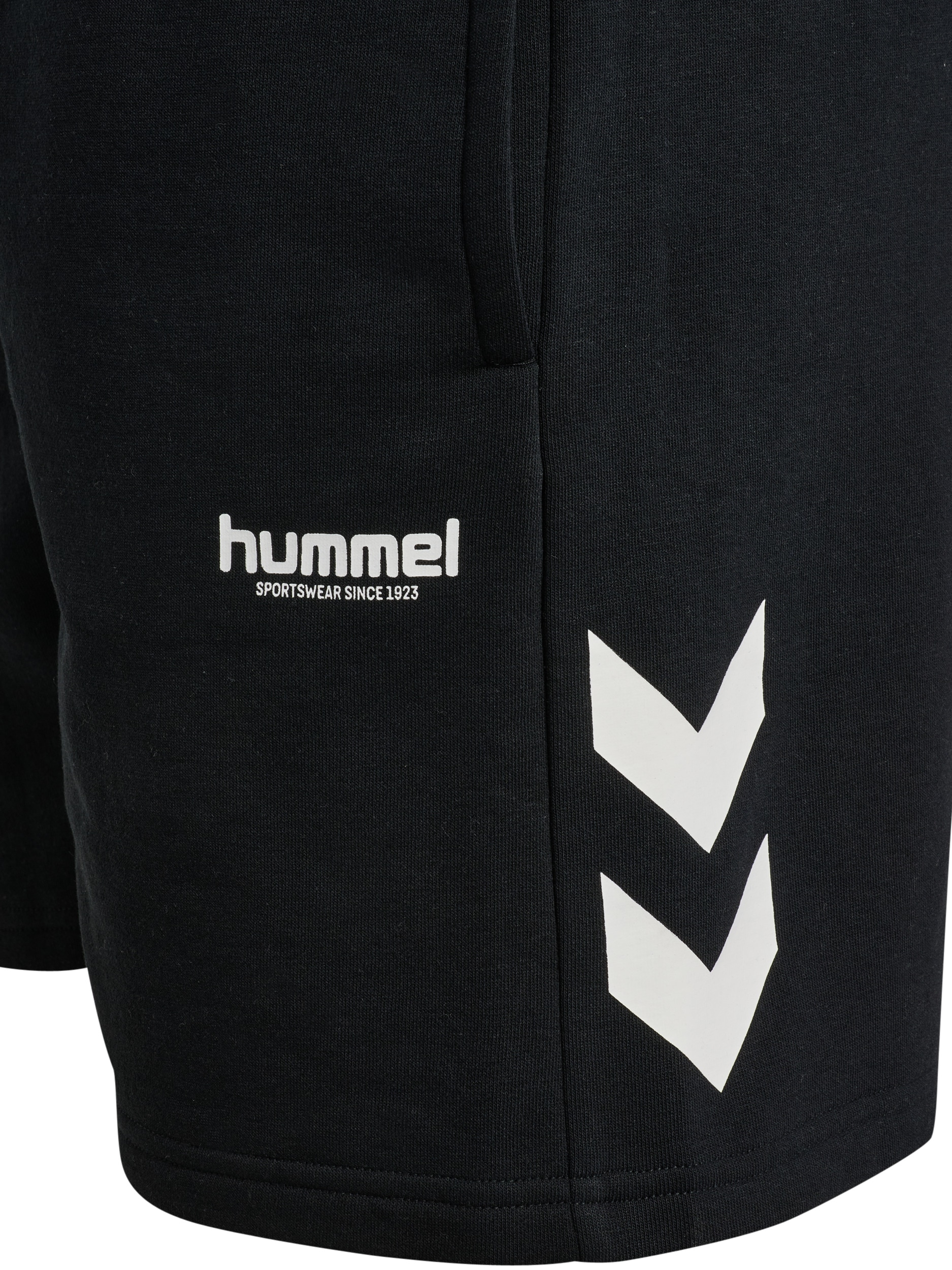 hummel Sweatshorts »HMLLEGACY 2.0 SHORTS«  en coton et polyester, séchage rapide, style sportif