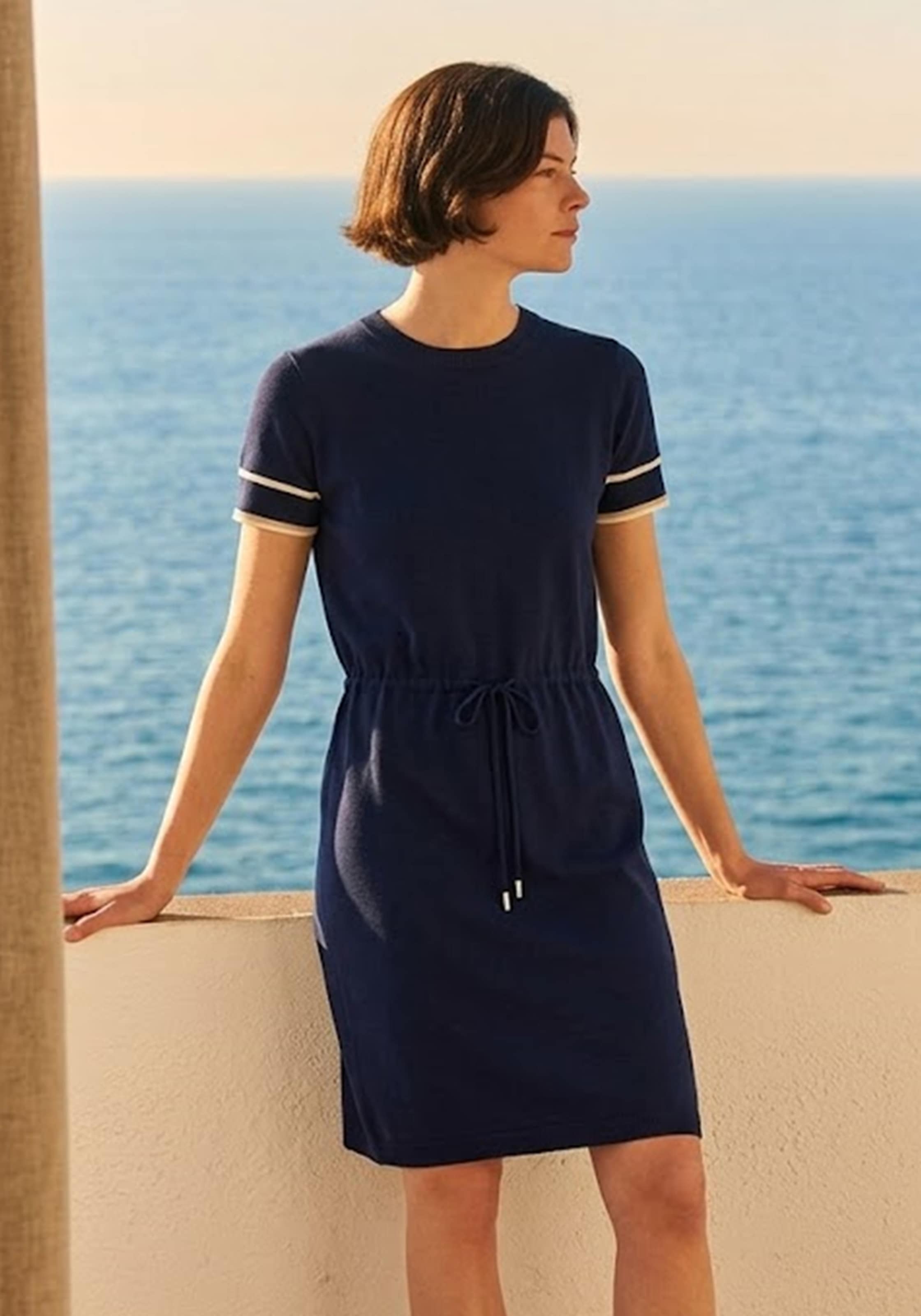 Image of Tamaris Strickkleid mit tailliertem Bindeband und Kontraststreifen