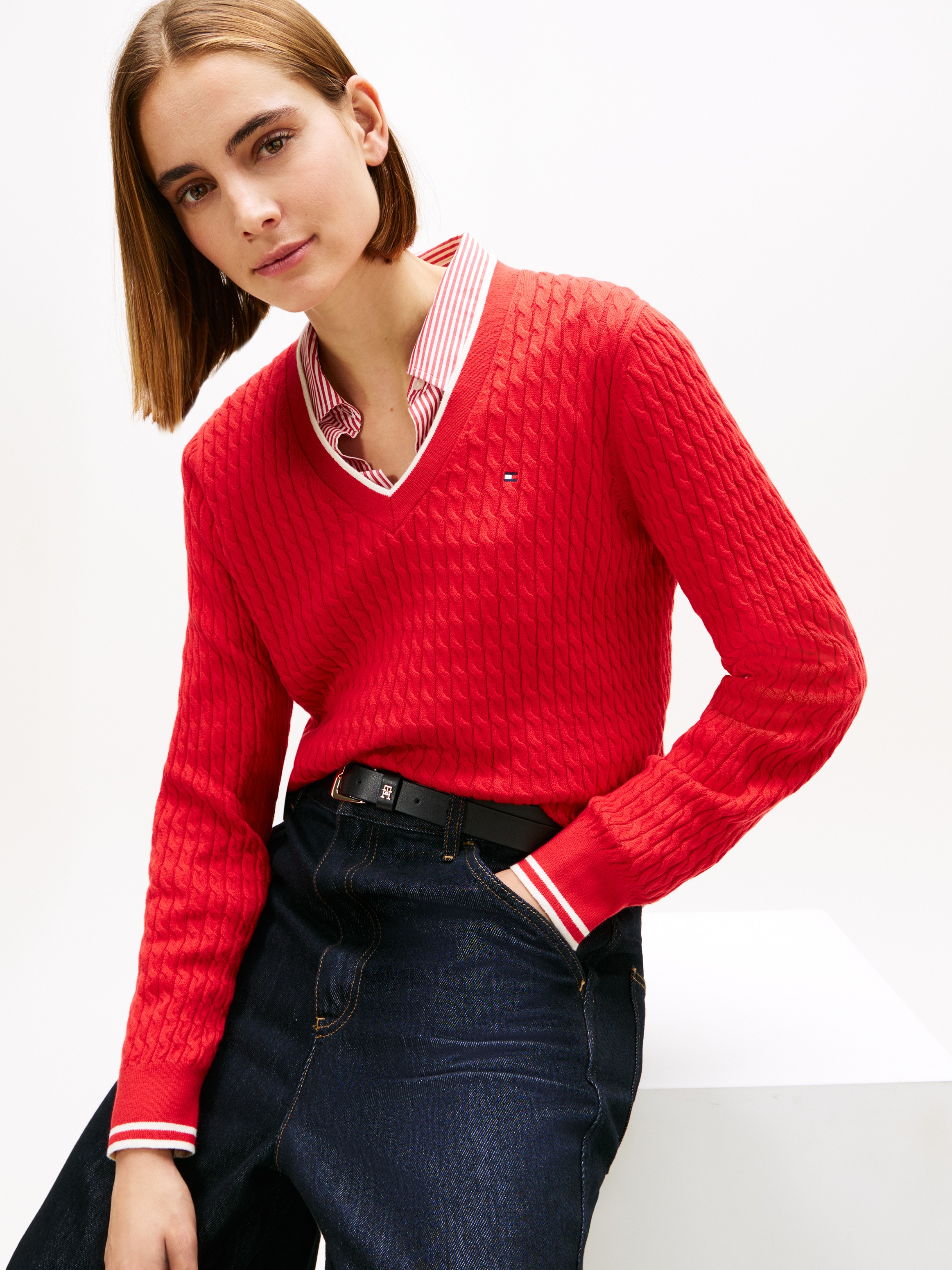 Tommy Hilfiger V-Ausschnitt-Pullover »CO CABLE V-NK LS SWT« mit Zopfmuster, Logostickerei