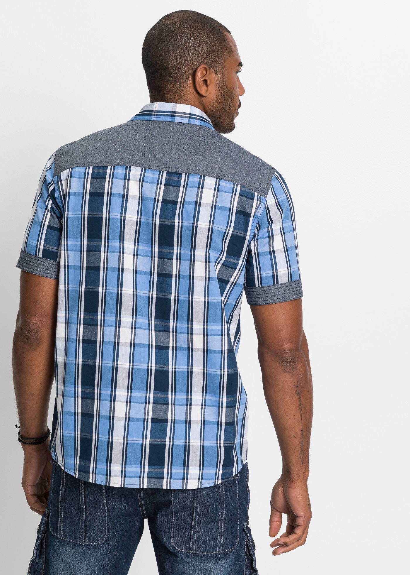 bonprix Chemise à manches courtes en pur coton, avec poches poitrine, coupe régulière