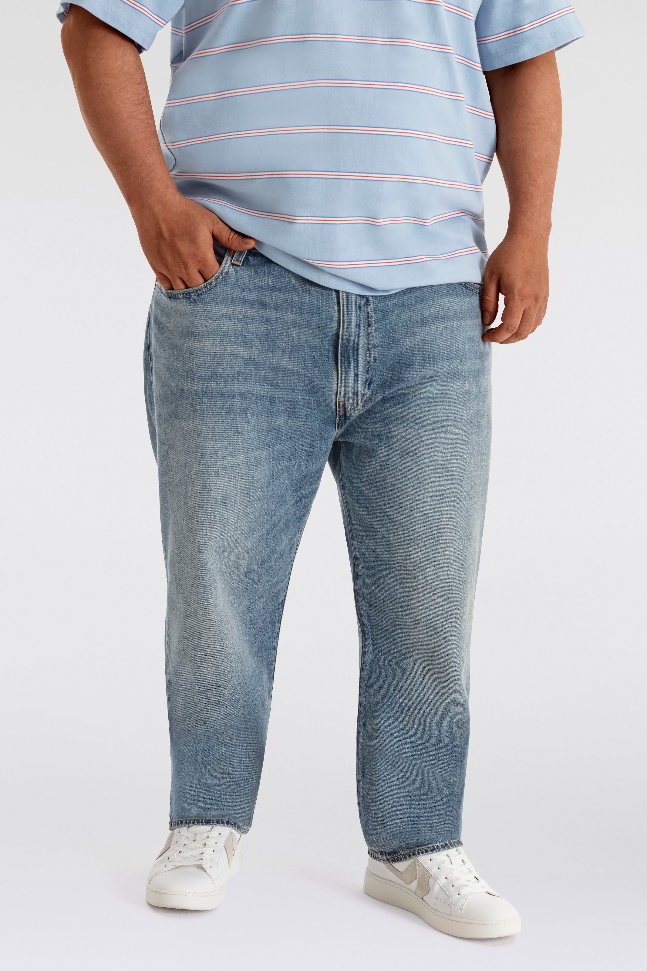 Levi's® Plus Tapered-fit-Jeans »502 TAPER B&T«, für einen lässigen Look