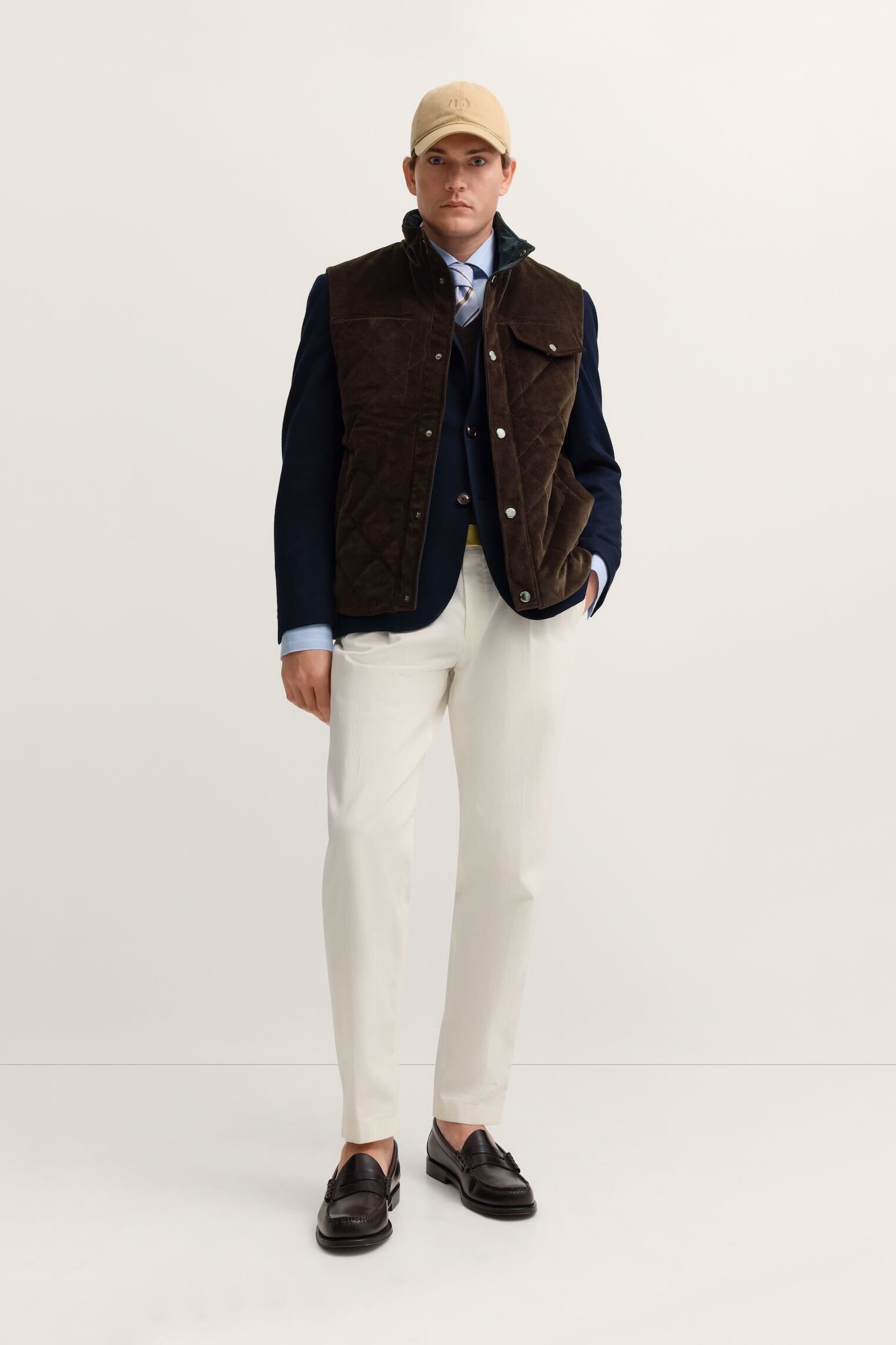 bugatti Gilet en velours côtelé »Regular Fit« mit Stehkragen und Druckknöpfen