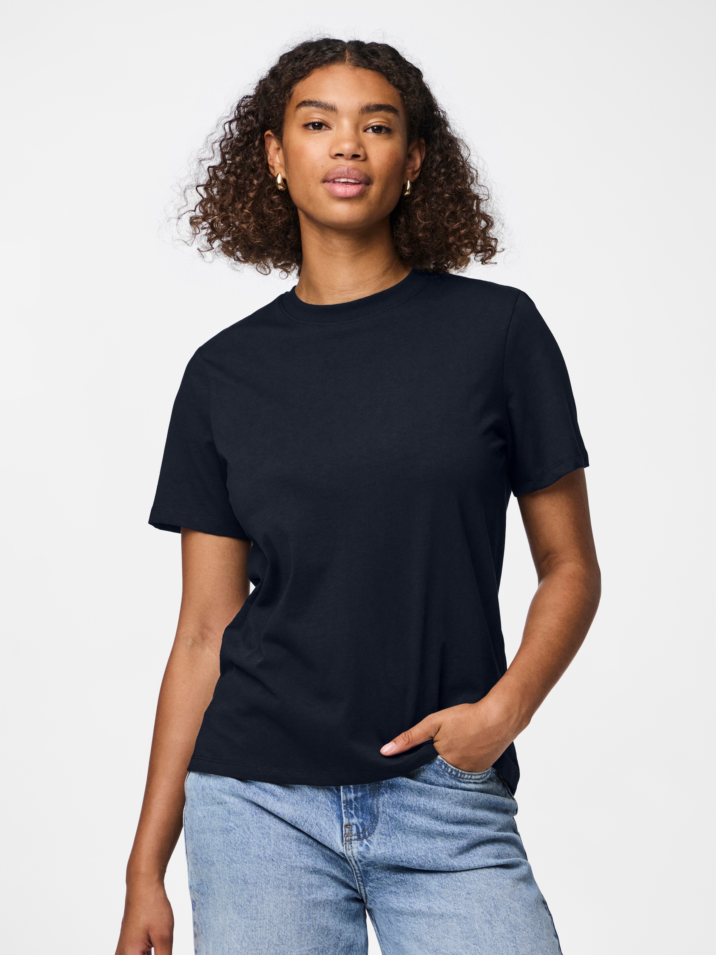 Image of pieces Rundhalsshirt "PCRIA SS SOLID TEE NOOS BC"