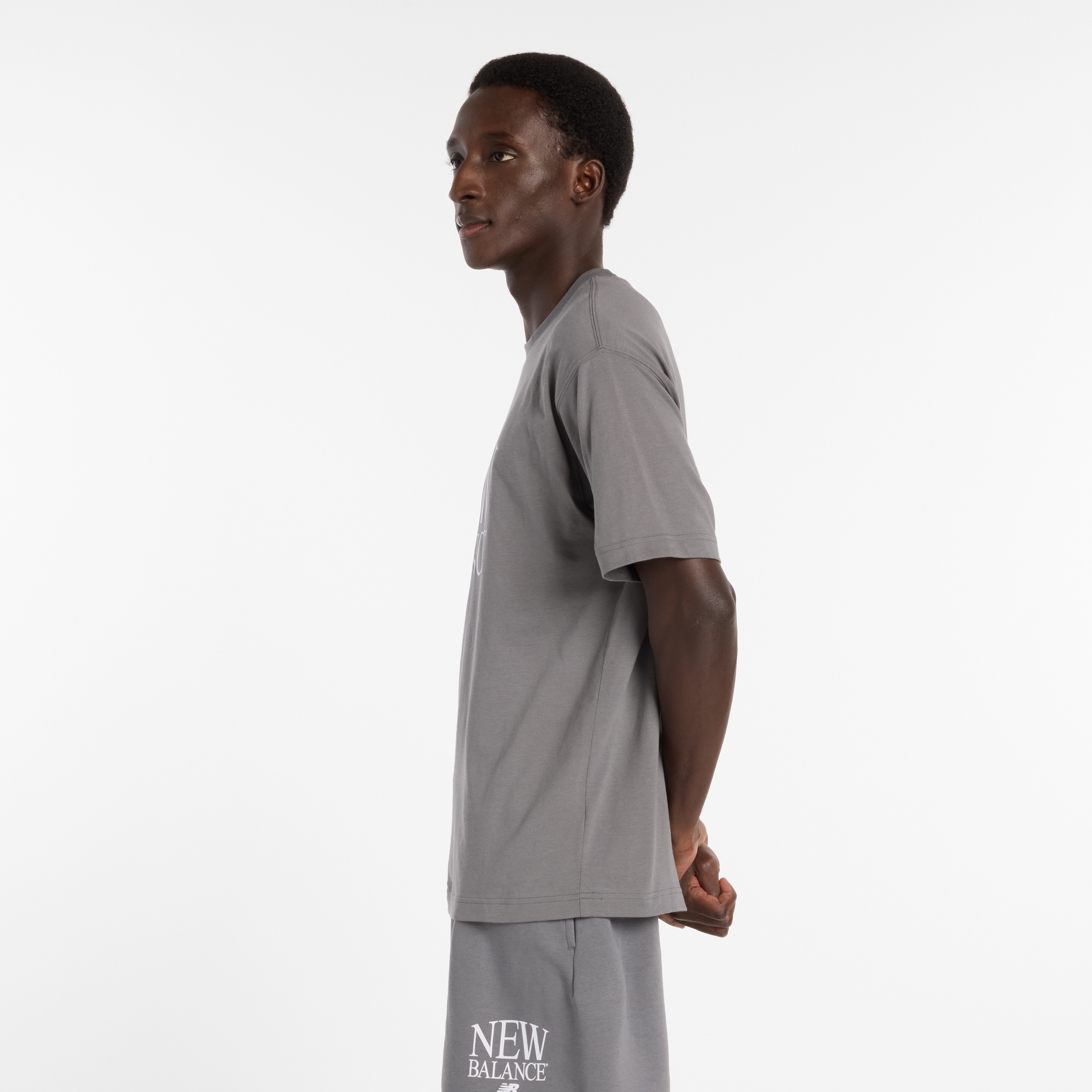 New Balance avec un design imprimé moderne, manches courtes, en coton
