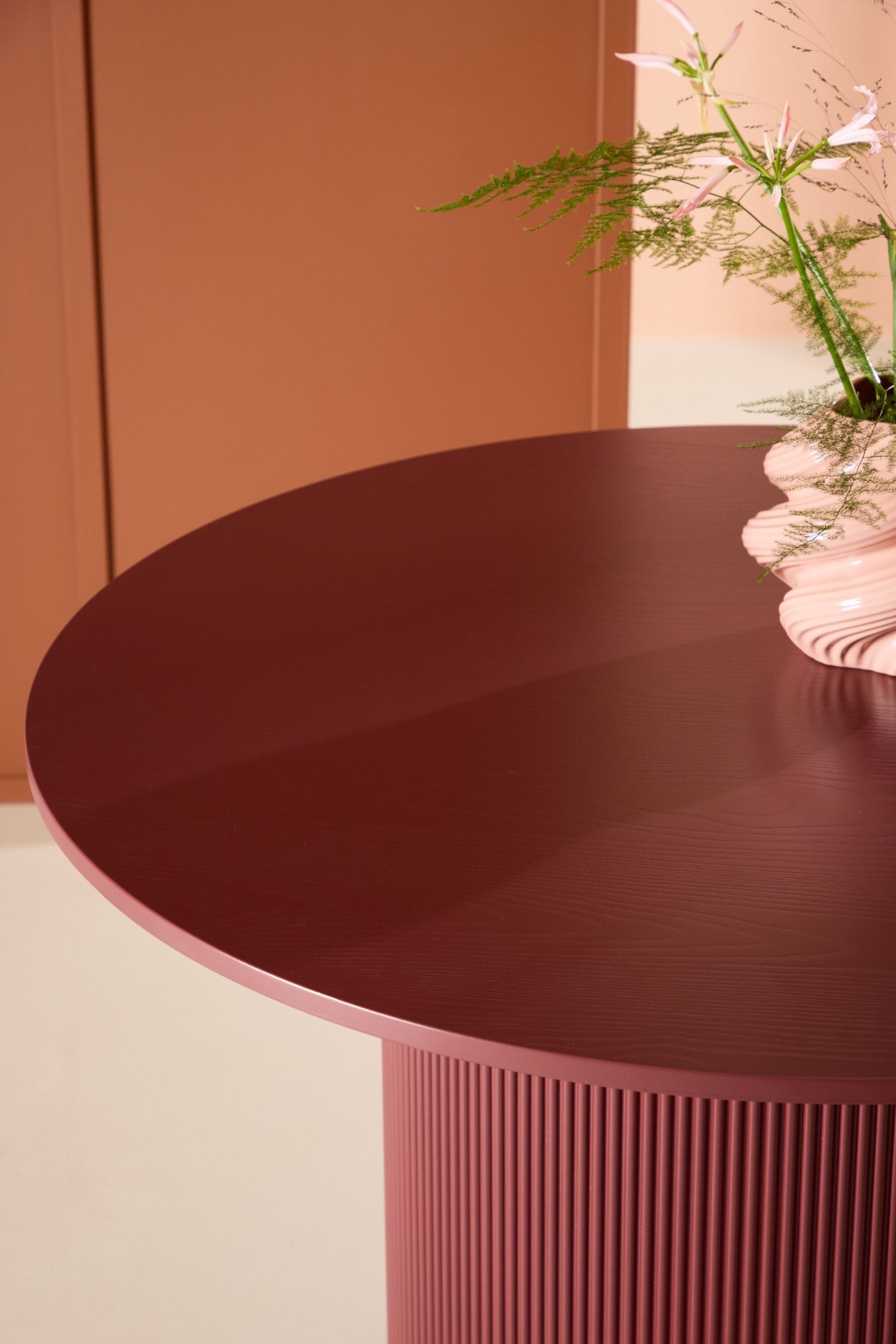 Venture Home Esstisch »Lenox, runder Esstisch in tiefem Bordeauxrot, kraftvoll, Ø 110 cm« Esszimmertisch, MDF, einheitlich bordeaux, rund, modern, elegant