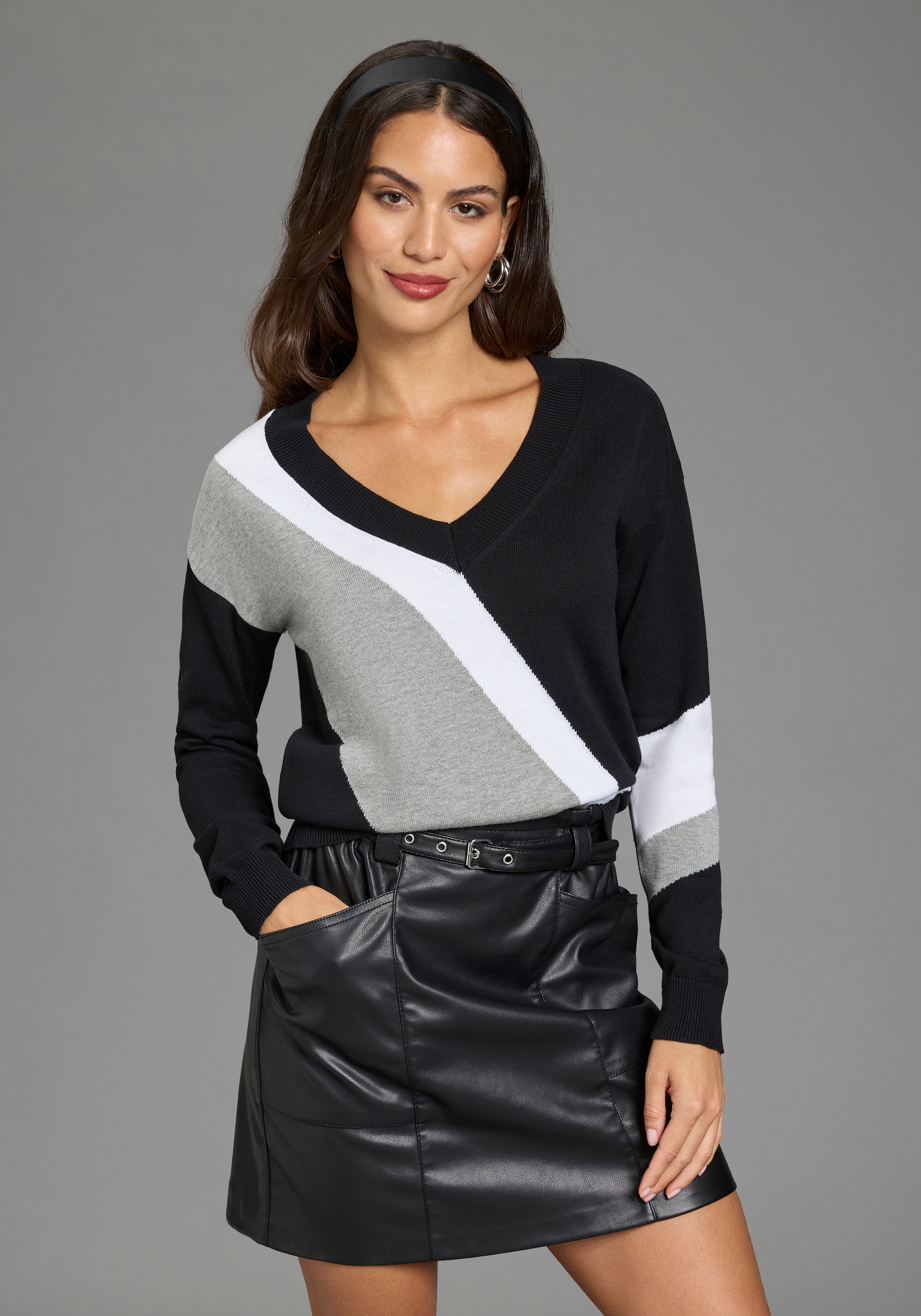 H.I.S Pull en tricot aspect rayé avec encolure ronde
