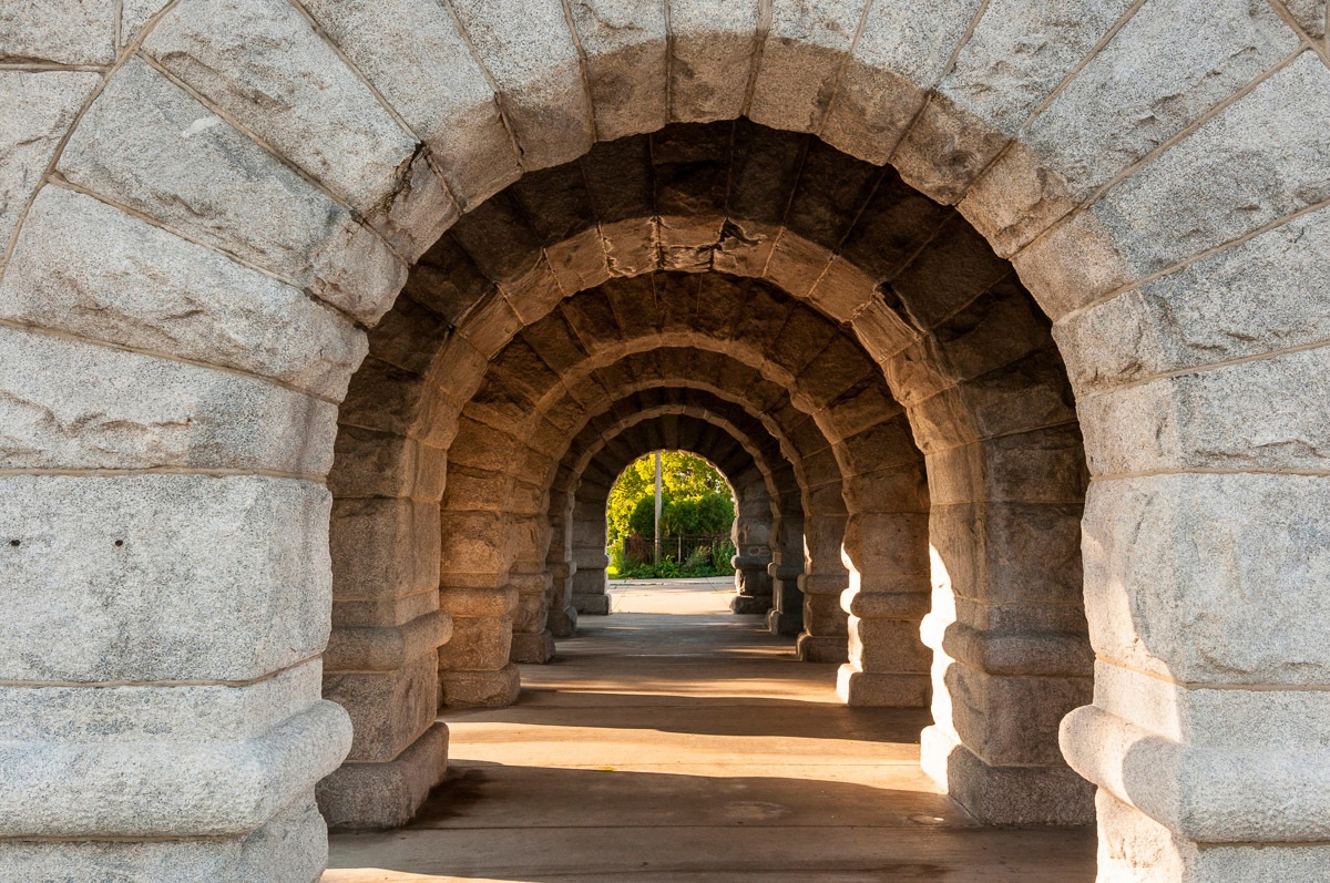 Image of Papermoon Fototapete »TUNNEL-STEINWAND STEINMAUER STEINE STRUKTUR ALLEE DEKO«, Vliestapete, hochwertiger Digitaldruck, inklusive Kleister bei Ackermann Versand Schweiz