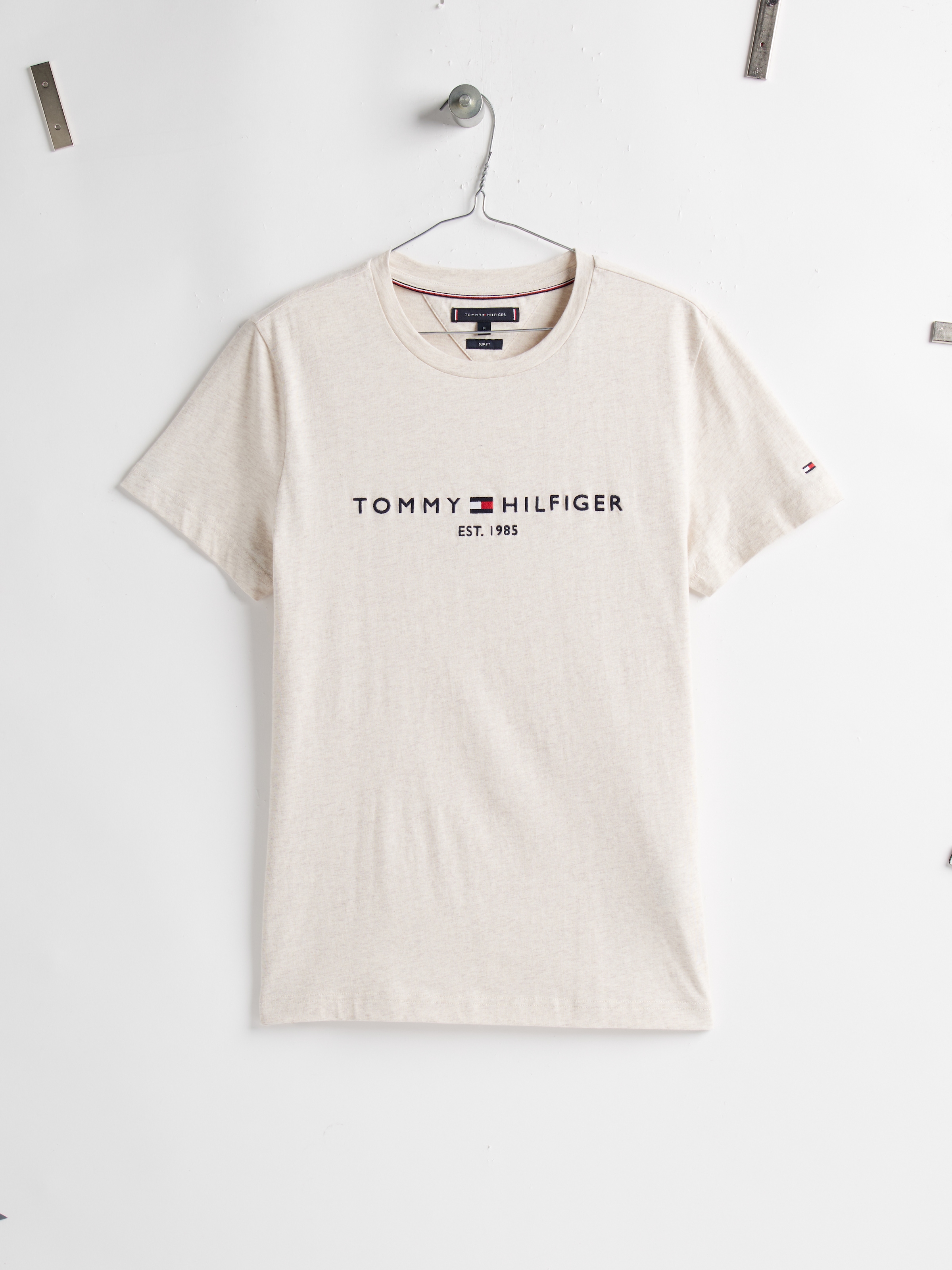 Tommy Hilfiger T-shirt »TOMMY LOGO« aus reiner Baumwolle