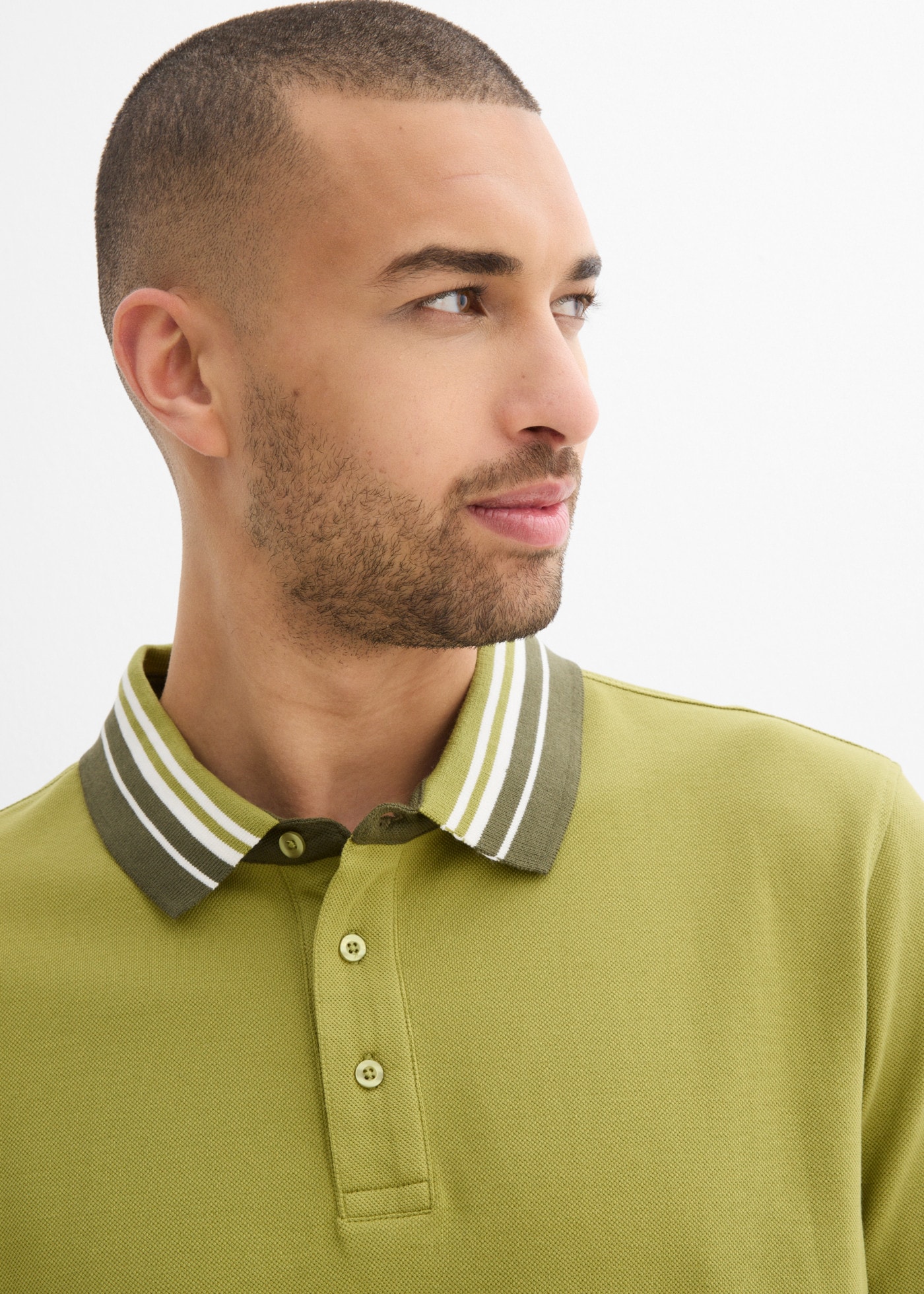 bonprix Poloshirt Regular Fit, mit Polokragen, Kurzarm-Design, aus Baumwolle