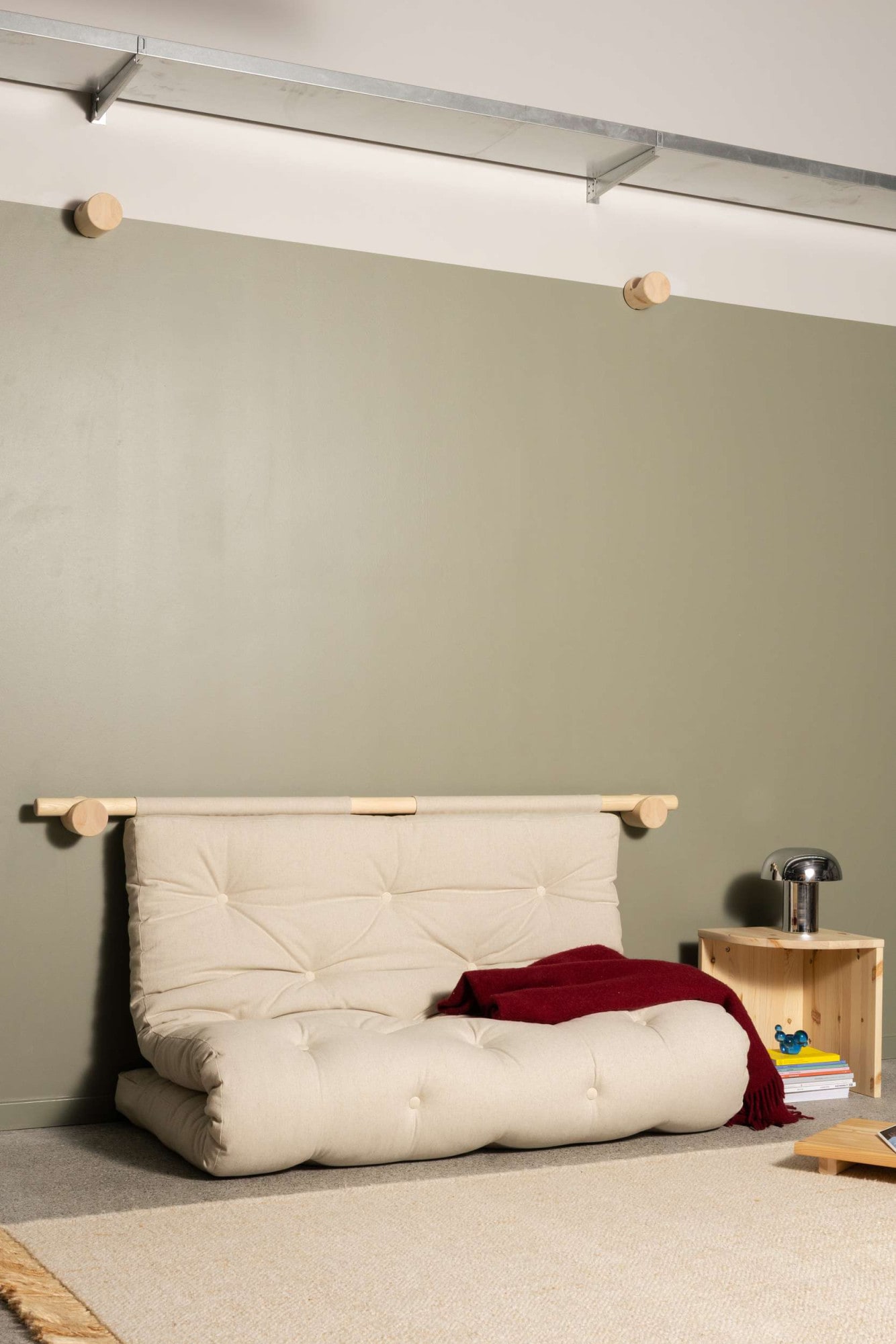 Karup Design Linen Schlafsofa "Hooked Sofa Bed / Sleeper Chair – Sitz- Oder Schlafplatz, Platzsparend" Futonmatratze Inkl. Halterungsset Aus Fsc-Zertifiziertem Massivholz