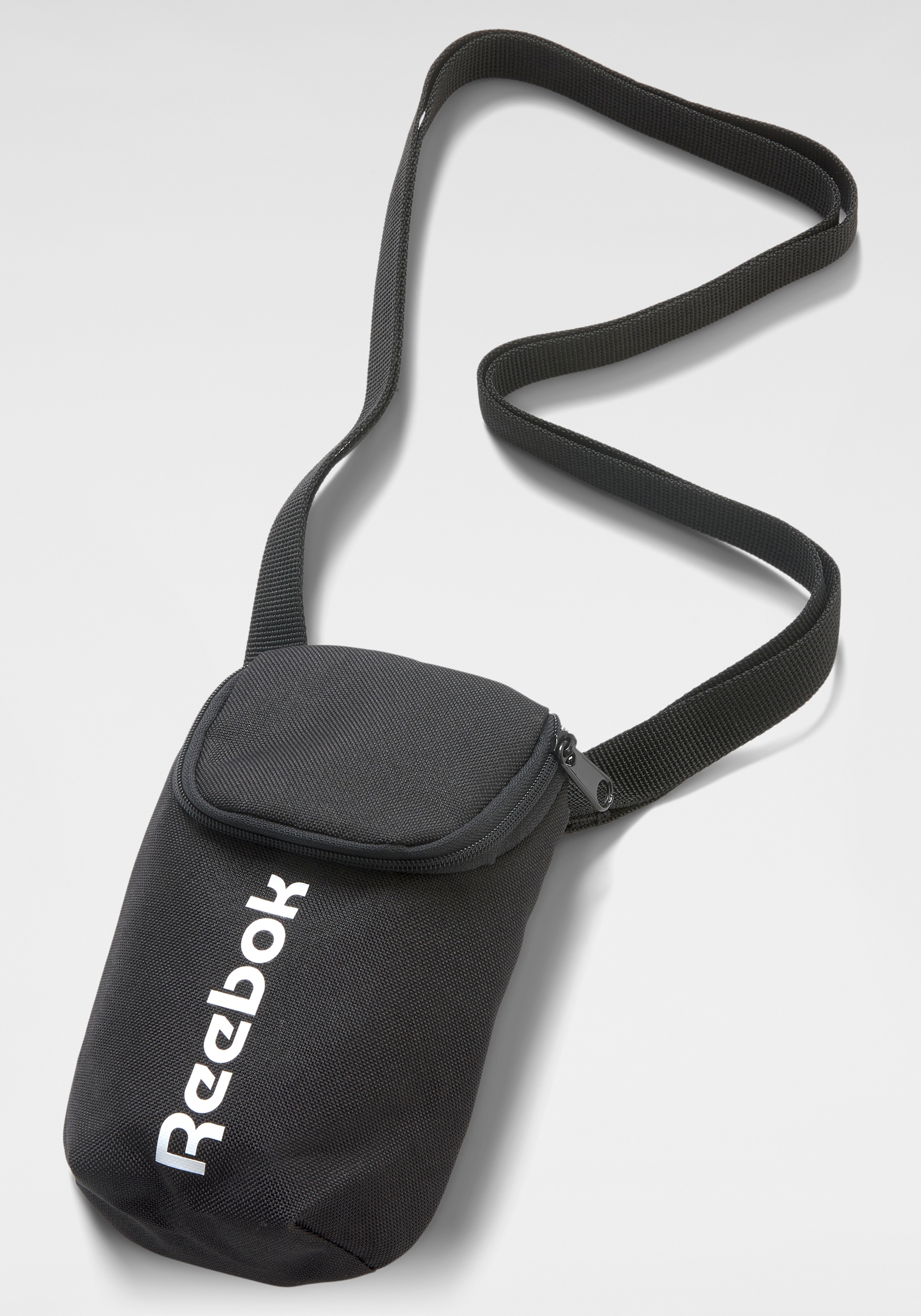 Image of Reebok Umhängetasche »ACT CORE CITY BAG« bei Ackermann Versand Schweiz