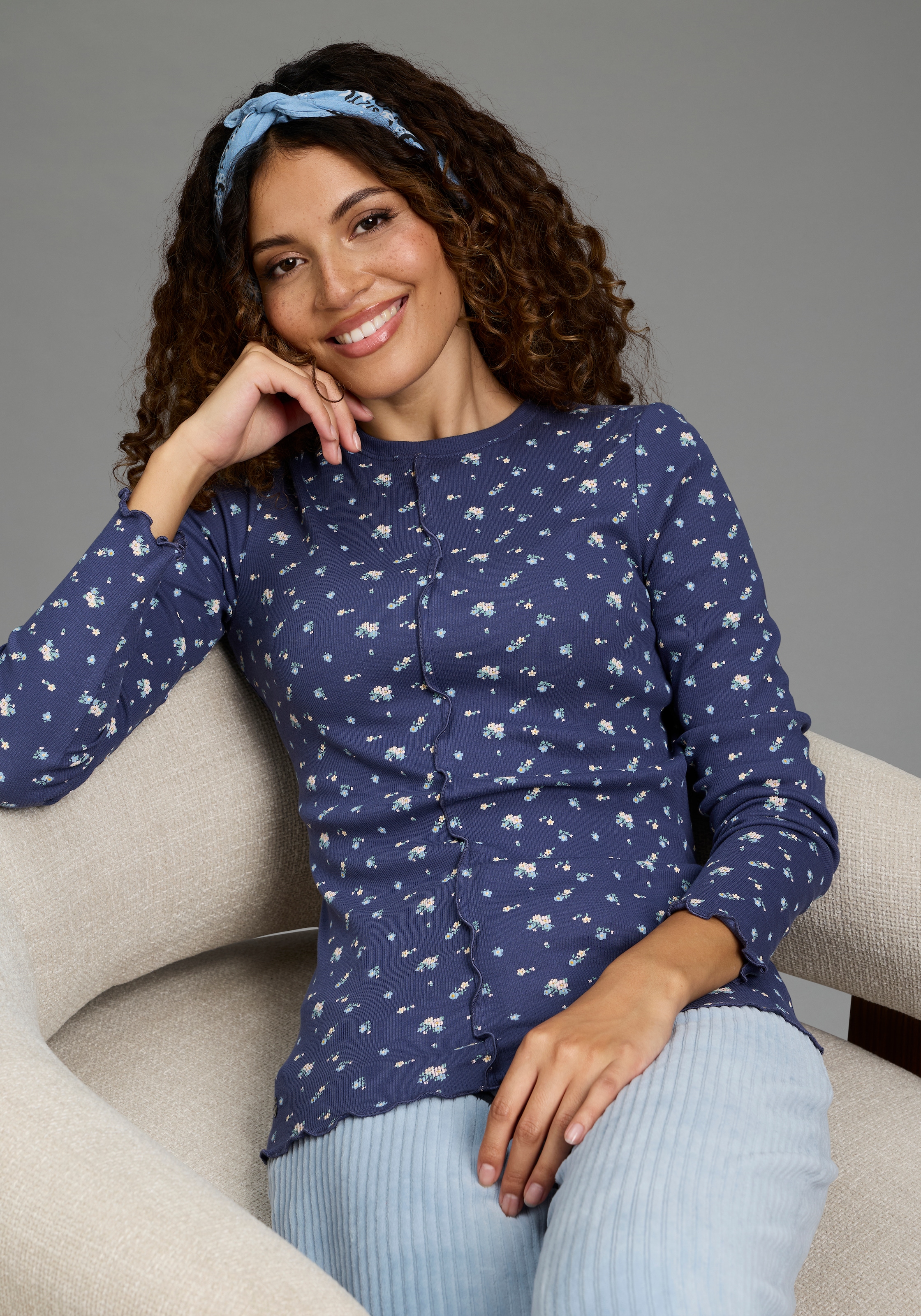 Image of KangaROOS Langarmshirt Millefleurs, schmale Passform, Rollsäume