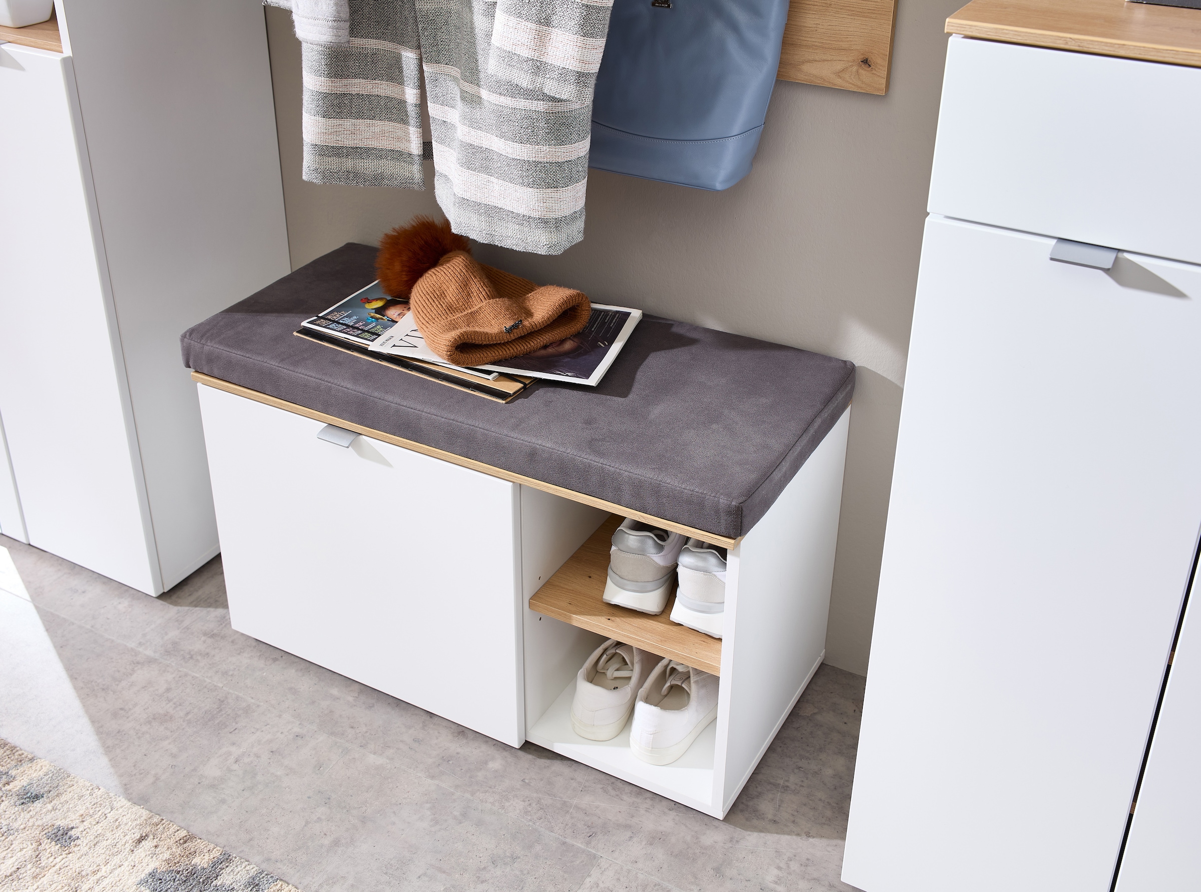 Innostyle Schuhschrank »Bari Schuhbank inkl. Sitzkissen, BxHxT 78x50x38 cm« 1 Stk. tlg. 1 türig, 4 Fächer, Softclose, ABS Kantenschutz