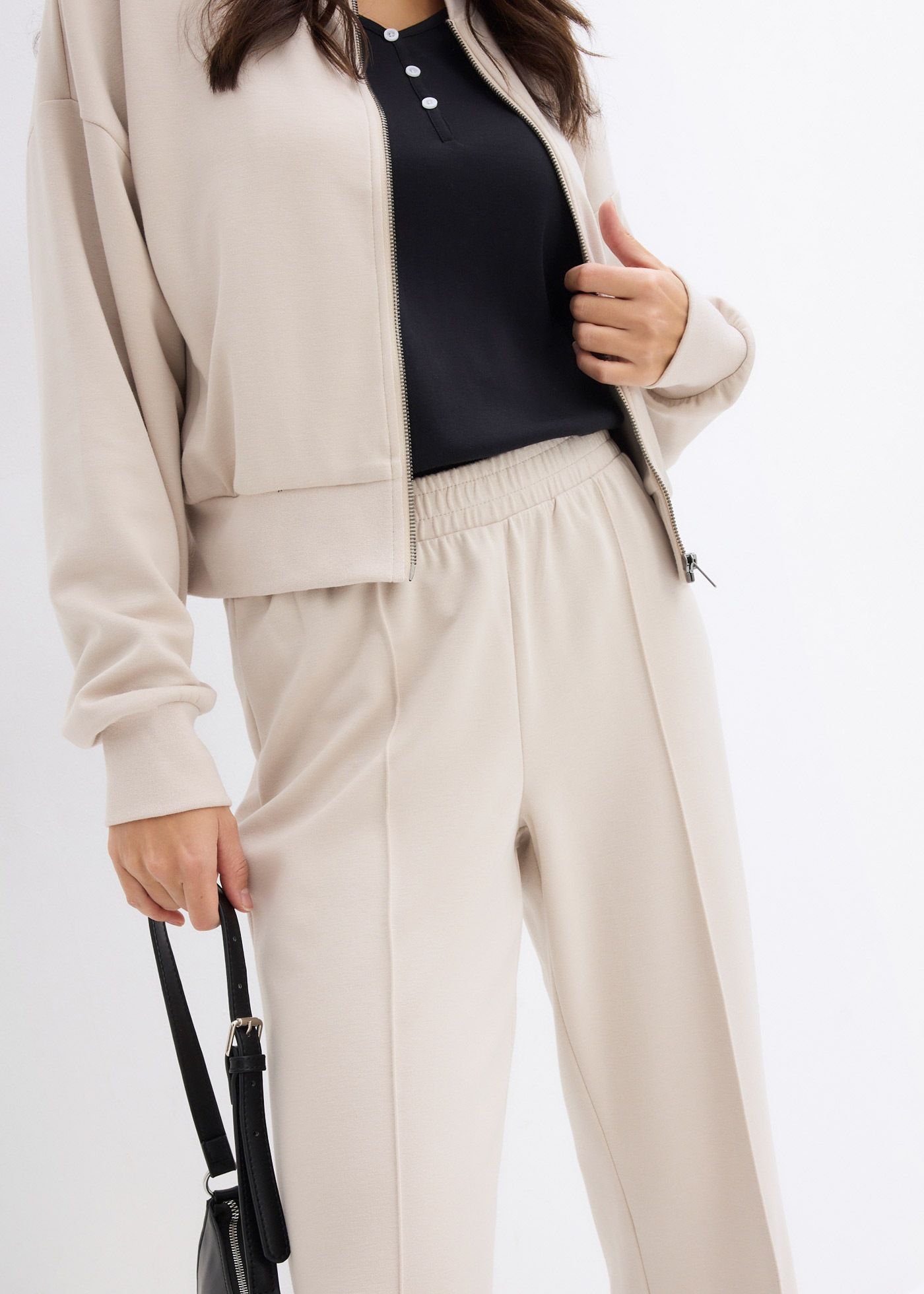 bonprix Pantalon sweat  avec nervure, coupe classique, avec une part d'élasthanne
