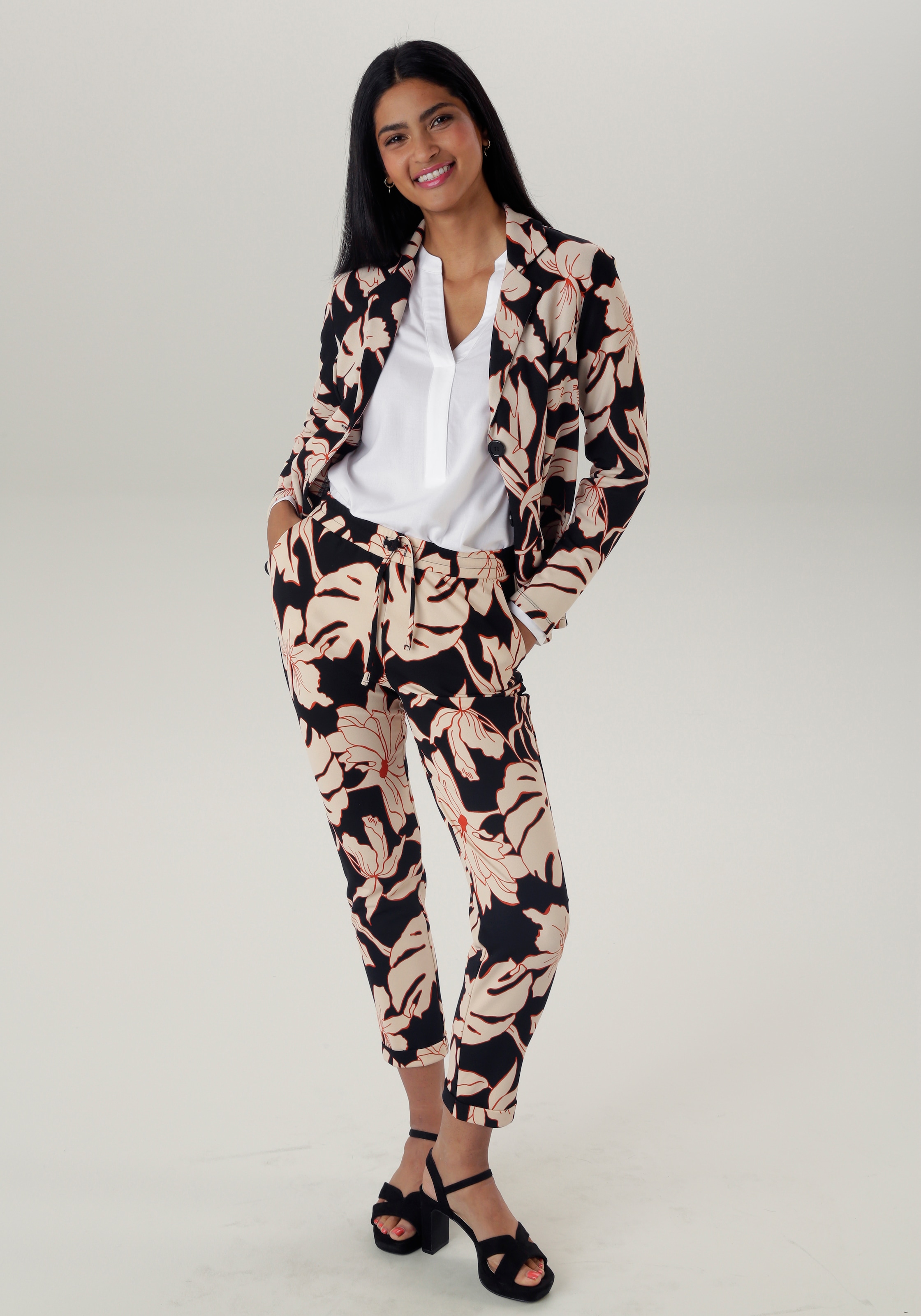Aniston SELECTED Schlupfhose, mit grossflächigem und abstraktem Blumenmuster