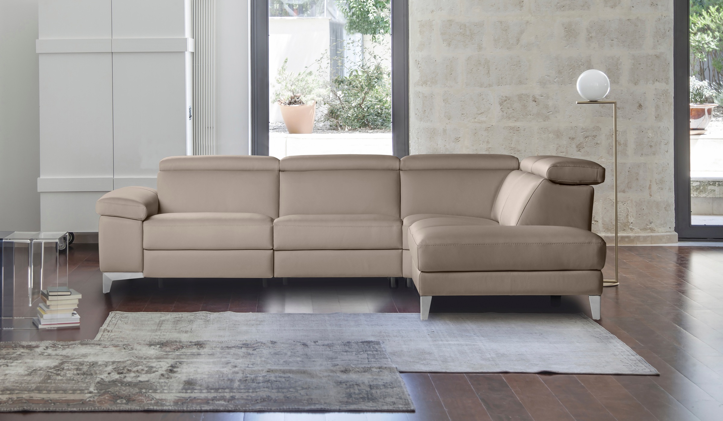Image of CALIA ITALIA Ecksofa "Nove, erstklassiger Sitzkomfort, mit tollen Komfortfunktionen, L-Form" mit Kopf- und elektrischer Relaxfunktion, in Leder