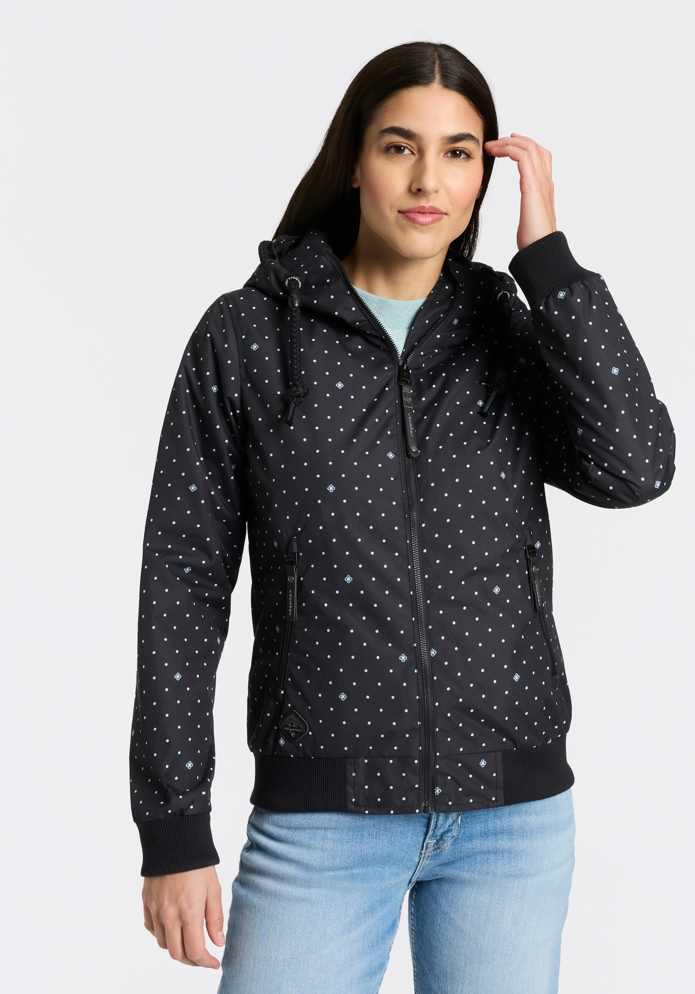Ragwear Outdoorjacke »NUGGIE DOTS O« mit Kapuze aus Polyester, hüftlange Passform, hochschliessender Kragen