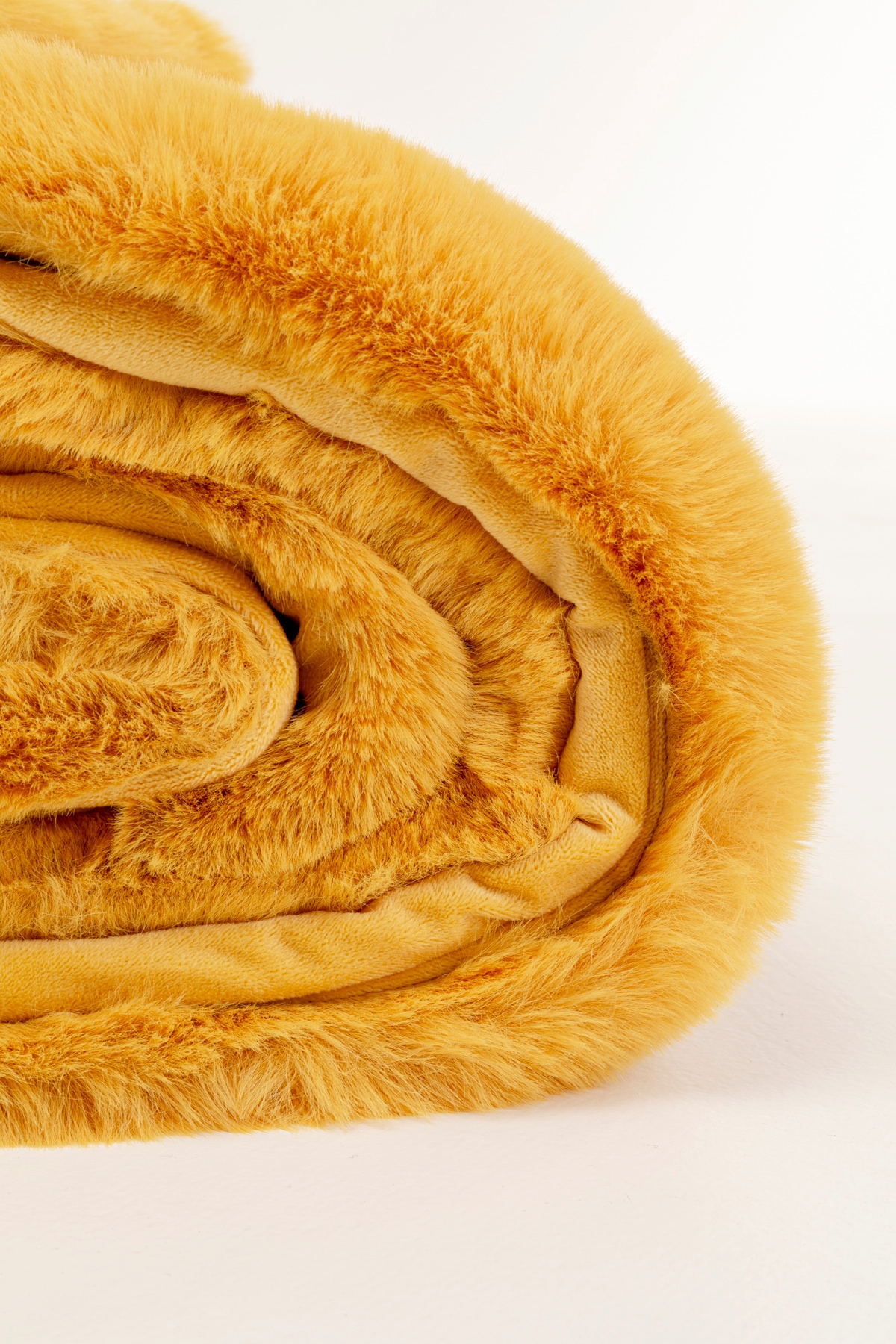 Kare Design Couvre-lit »Wohndecke Mika, Kunstfelldecke, 150x200 cm« flauschig und warm