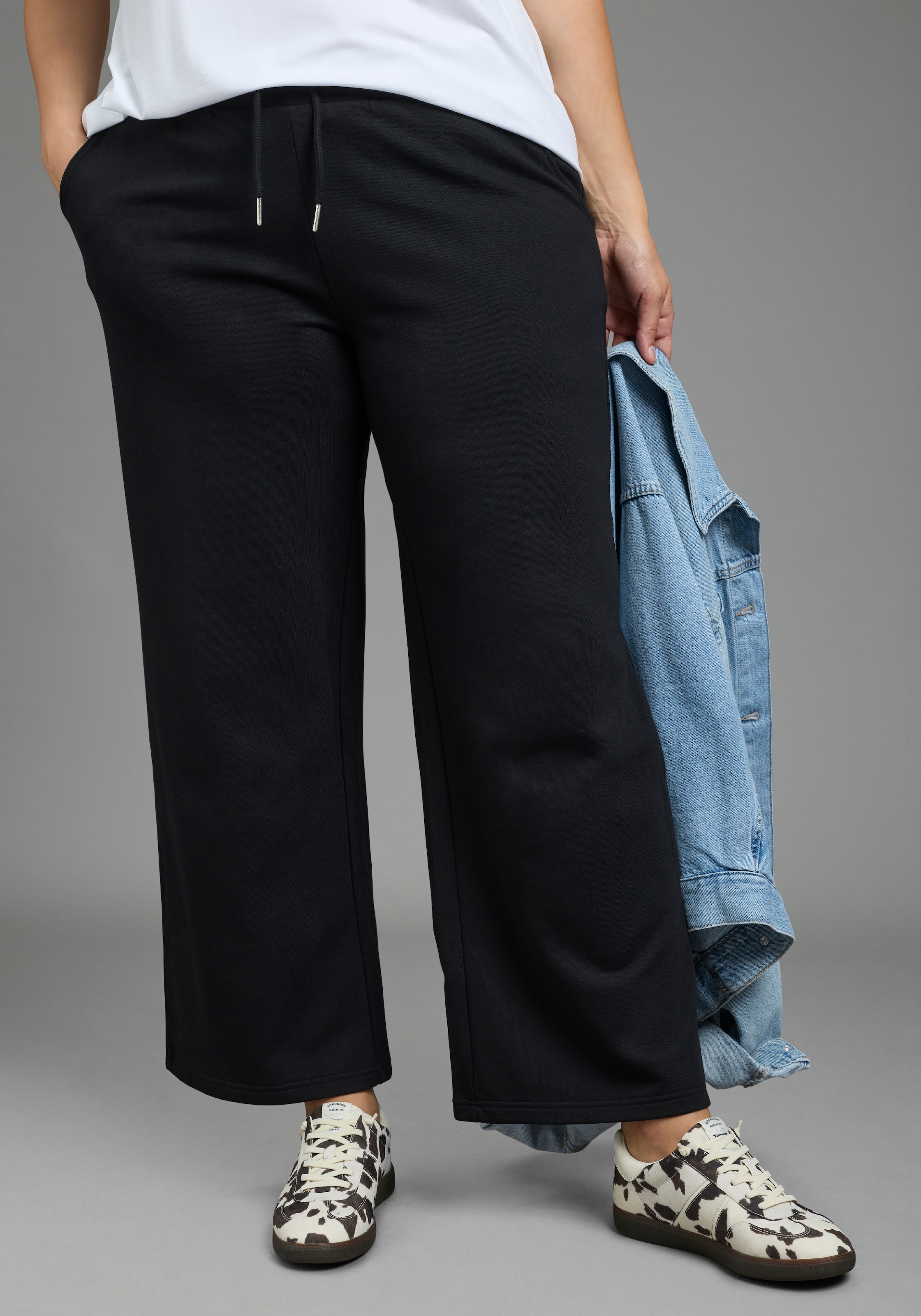 Image of Laura Scott CURVE Jogginghose "Grosse Grössen" mit lässiger Beinweite, ideal für Kurven