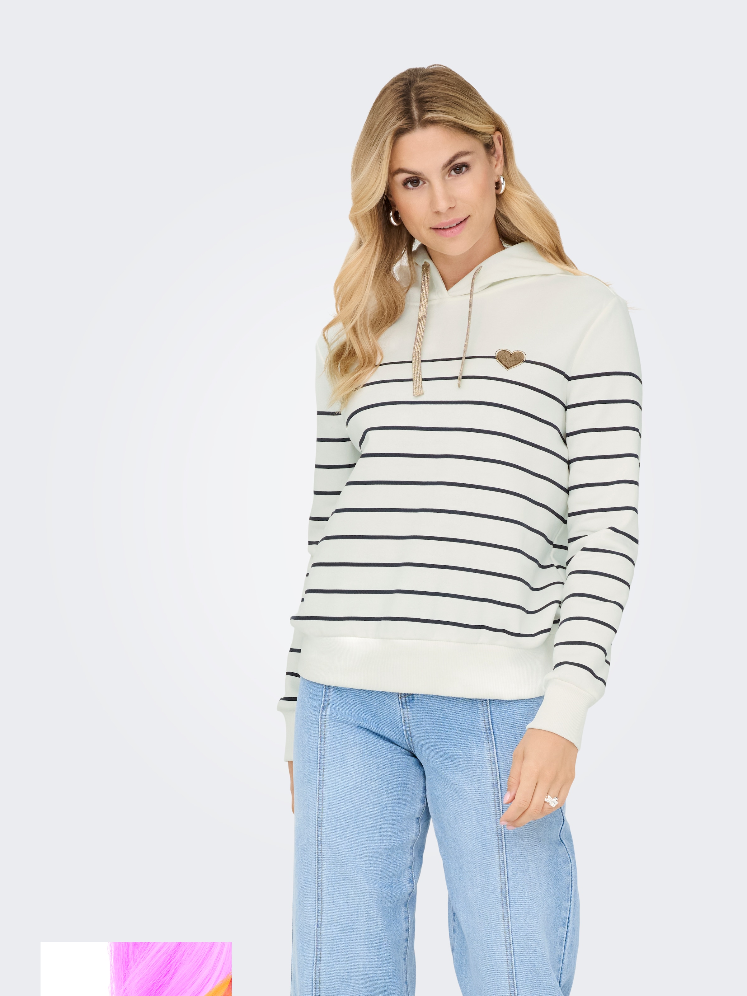 ONLY »ONLADELLE L/S STRIPE HOOD SWT«, mit Herz-Stickerei
