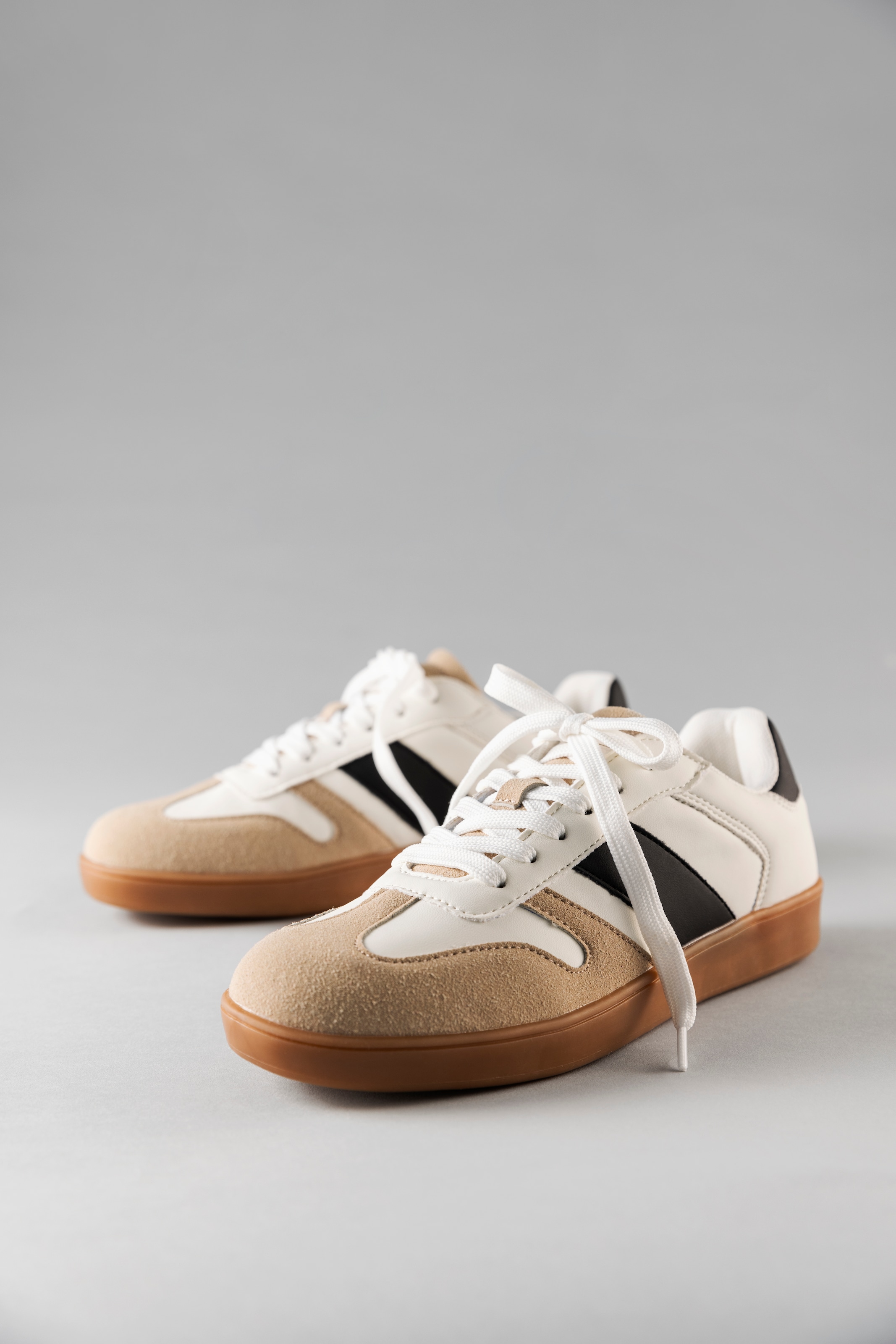 Image of Aniston SHOES Sneaker Freizeitschuh, Halbschuh, Schnürschuh im Retro-Look