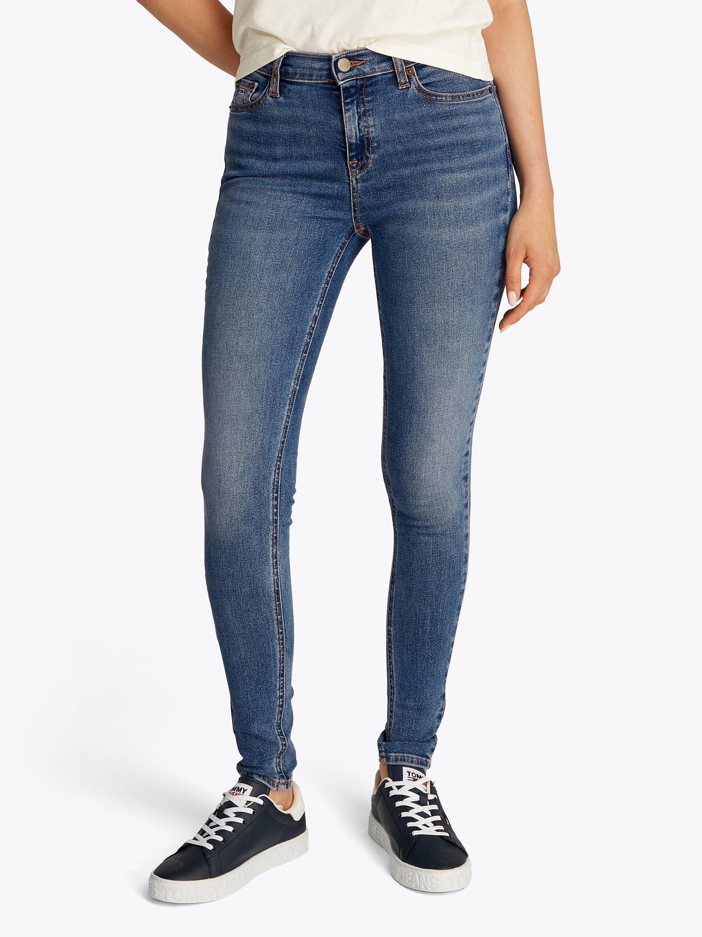 Tommy Jeans Skinny-fit-Jeans »NORA MR SKNY«, mit Waschung, mit Logo-Badge
