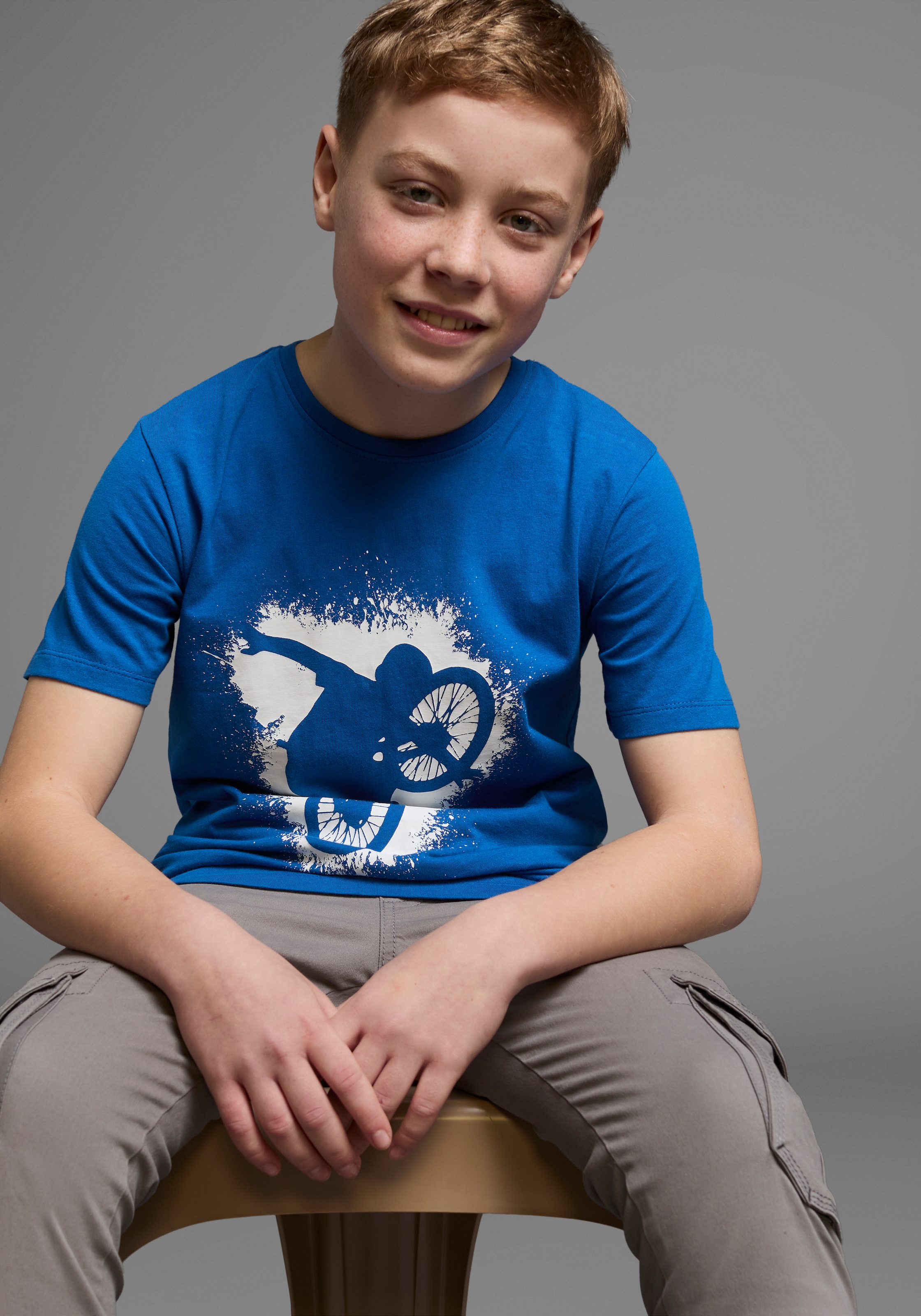 KIDSWORLD T-Shirt »Mit lässigem Druck: BIKER«, Kurzarm, bedruckt, Rundhalsausschnitt, aus Baumwolle