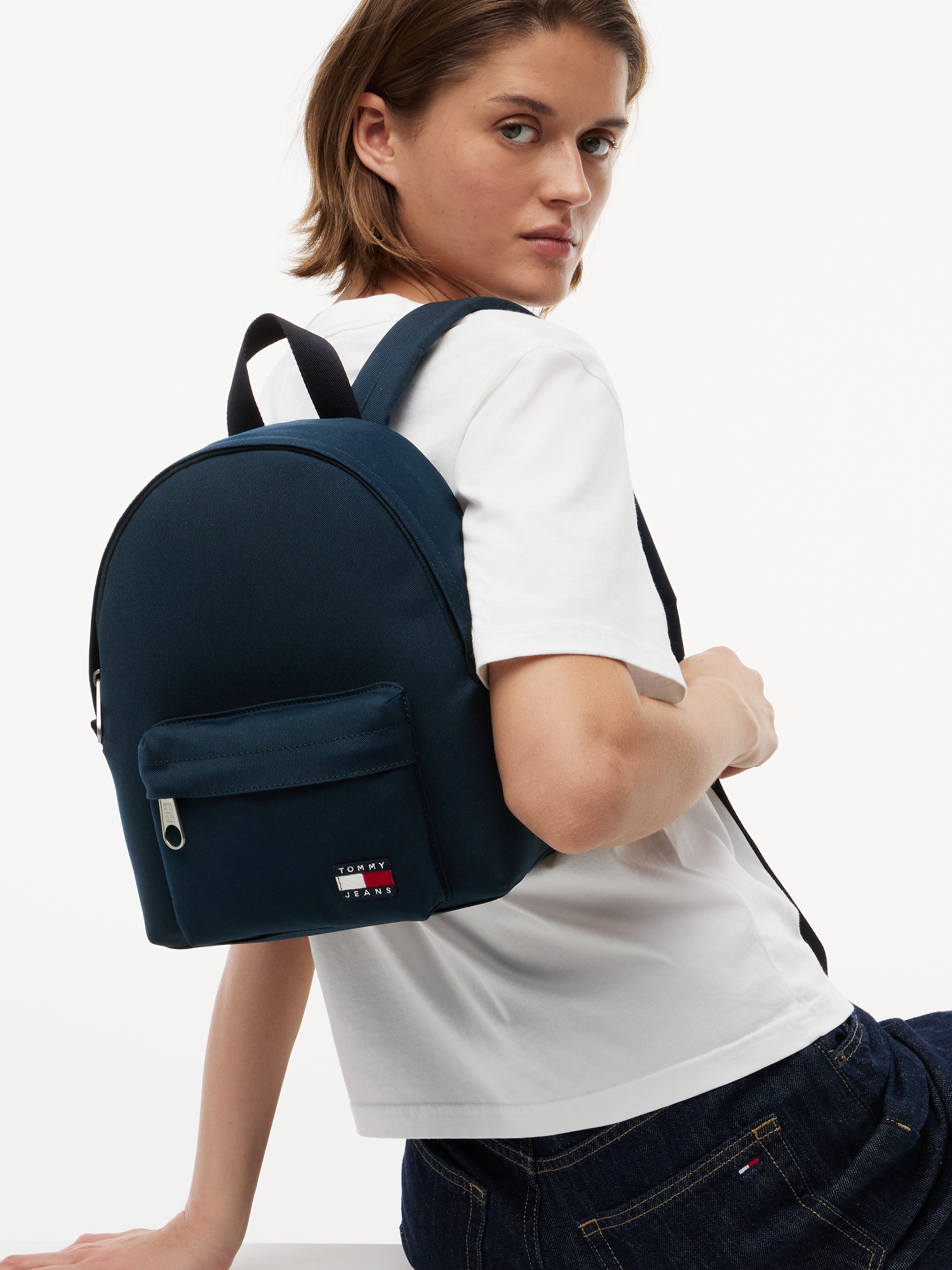 Tommy Jeans Sac à dos de ville »TJW ESS DAILY DOME BACKPACK« sac à dos de loisirs femme avec écusson logo typique
